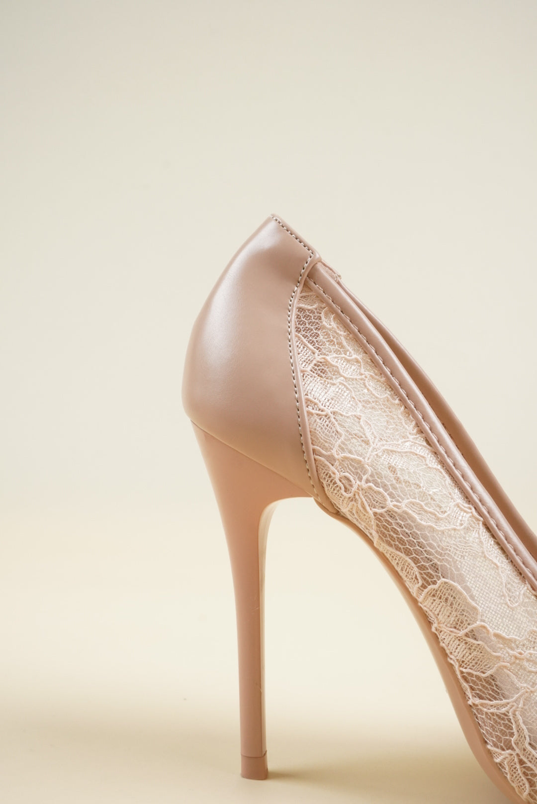 Lace Pumps - Apricot