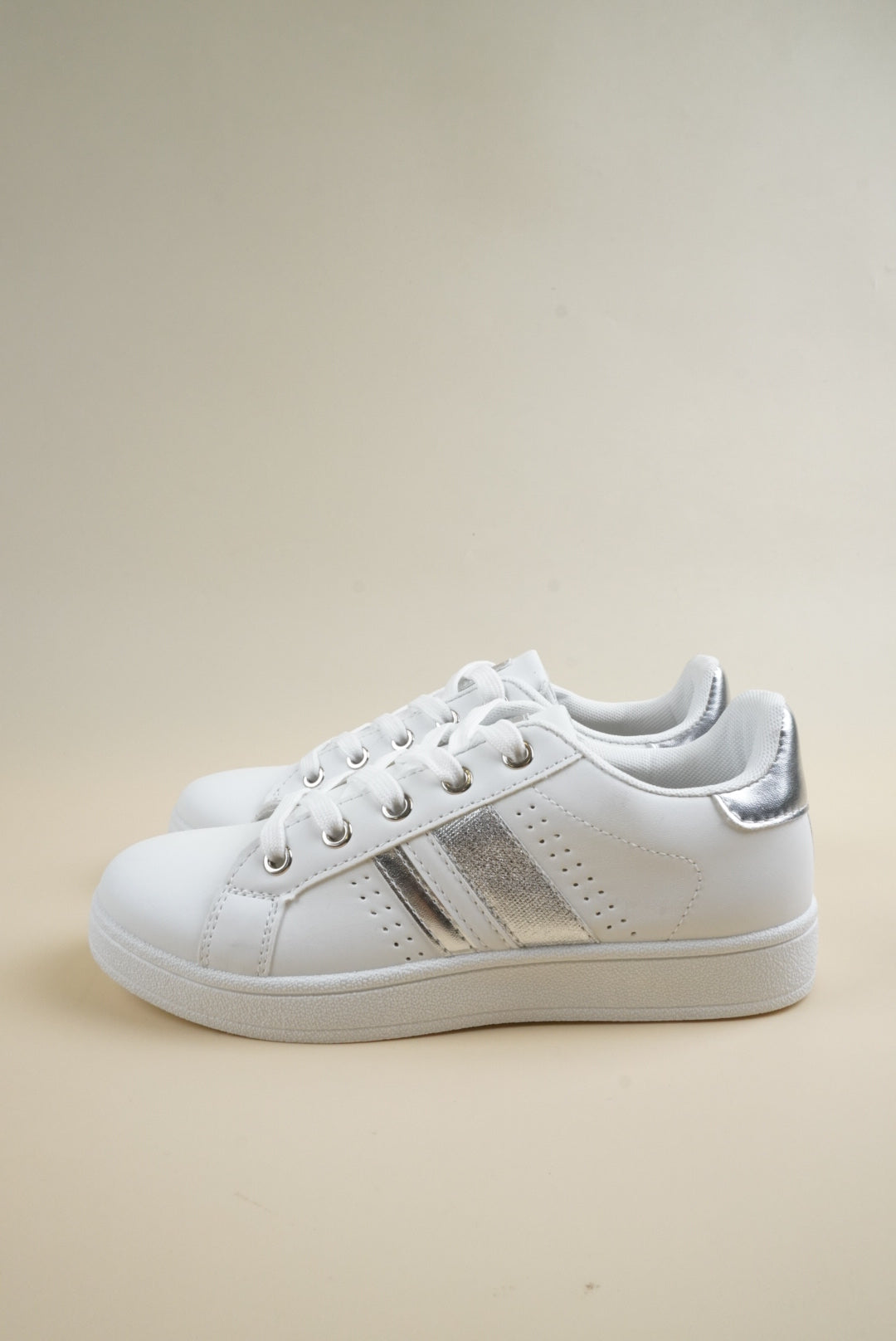 Simple Sneakers - White Silver