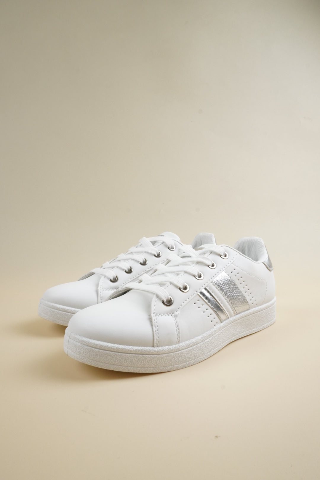 Simple Sneakers - White Silver