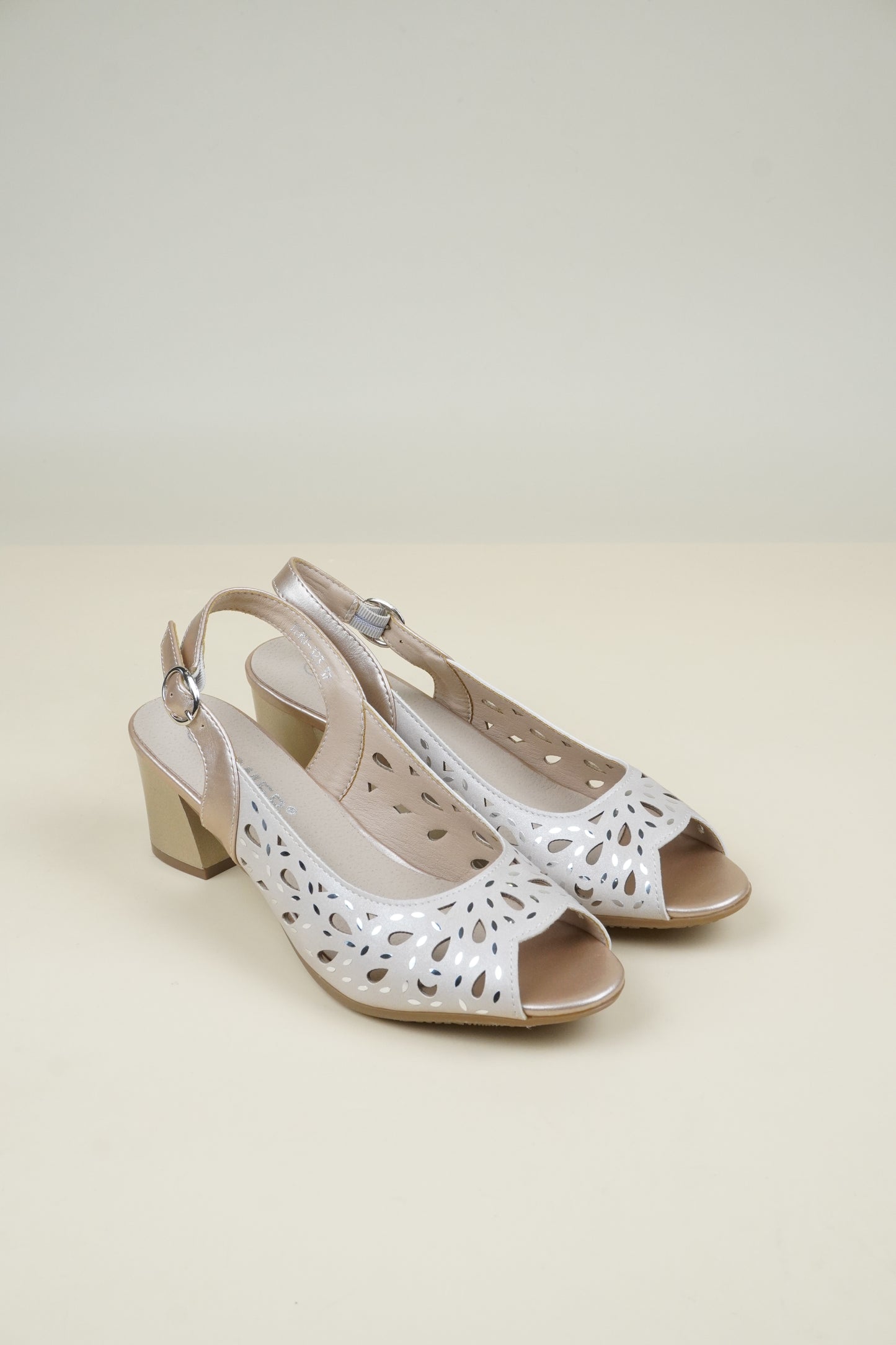 Női Középmagas Sarkú Slingback Szandál - Bézs