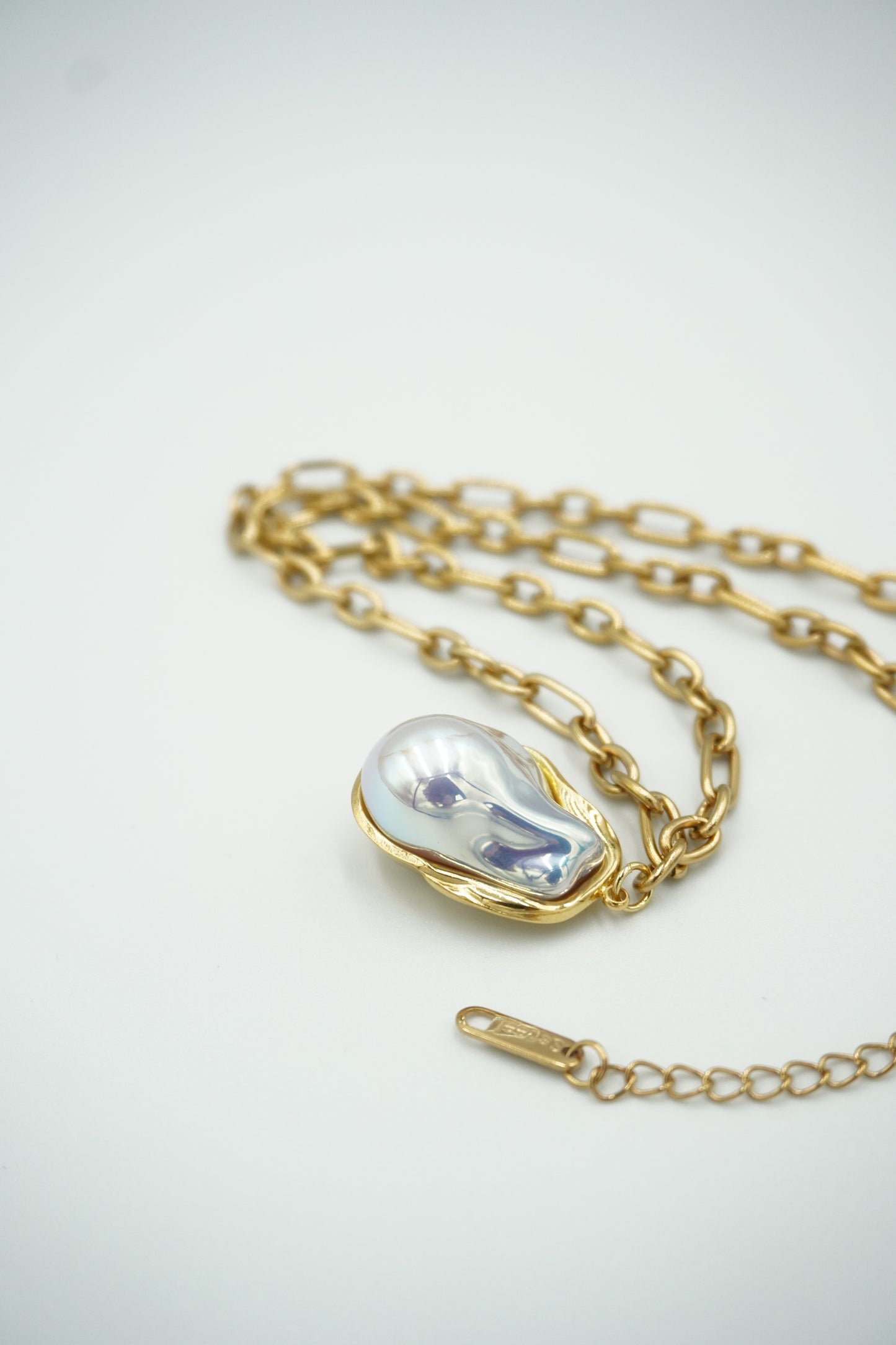 Baroque Imitation Pearl Pendant Necklace