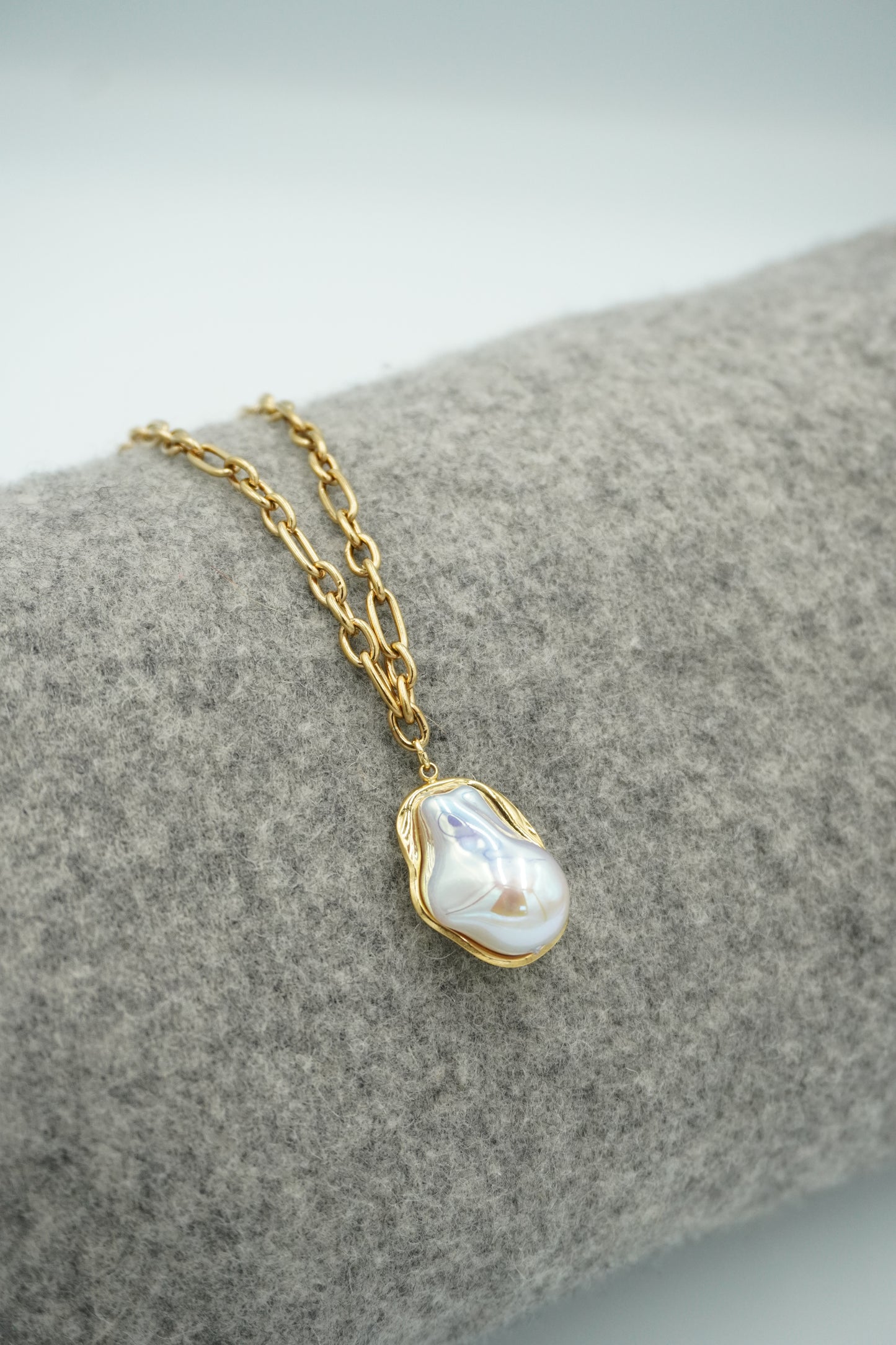 Baroque Imitation Pearl Pendant Necklace