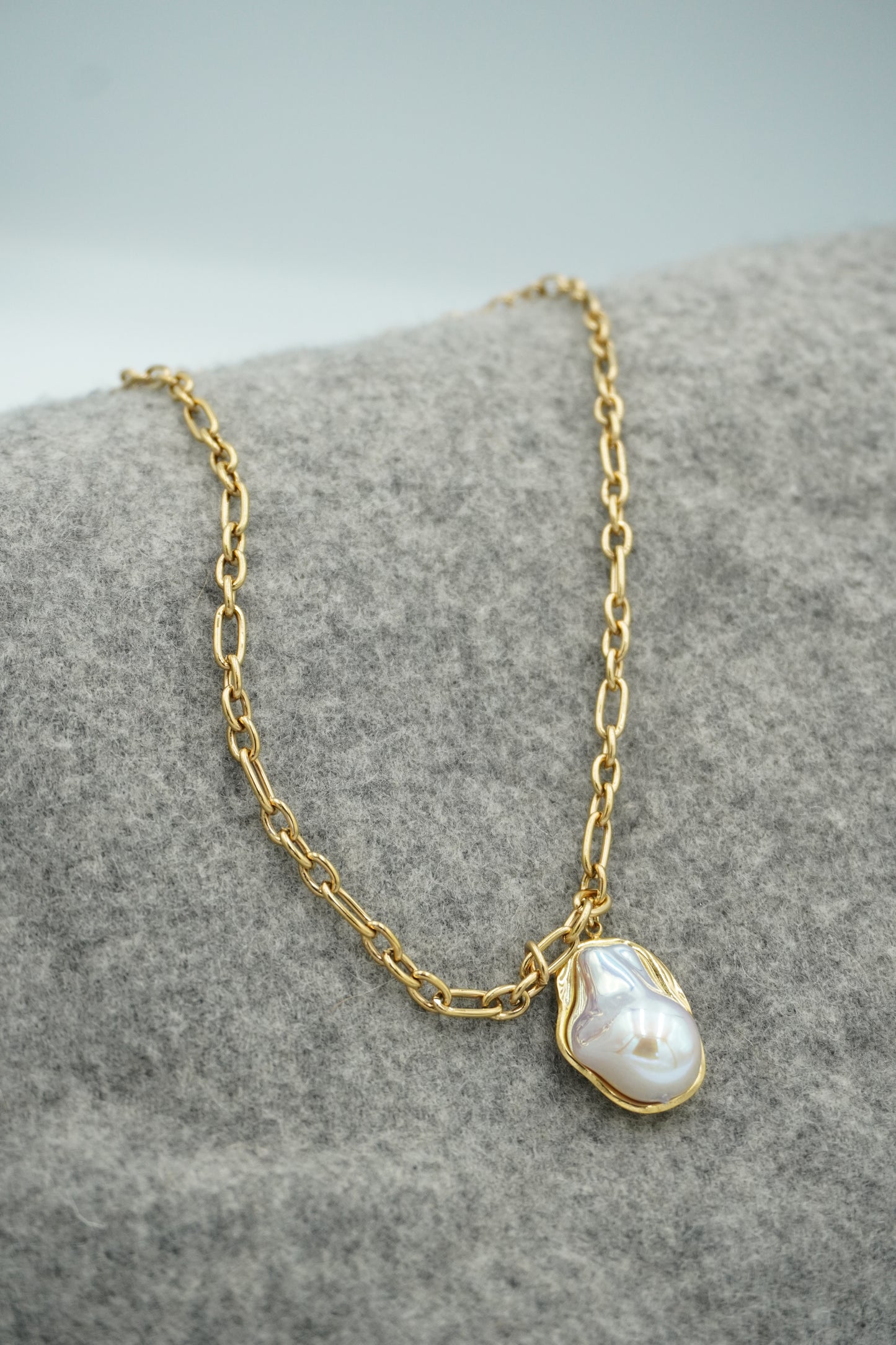 Baroque Imitation Pearl Pendant Necklace