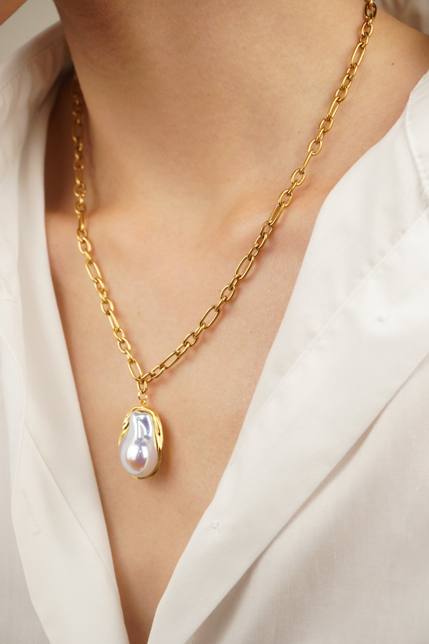 Baroque Imitation Pearl Pendant Necklace