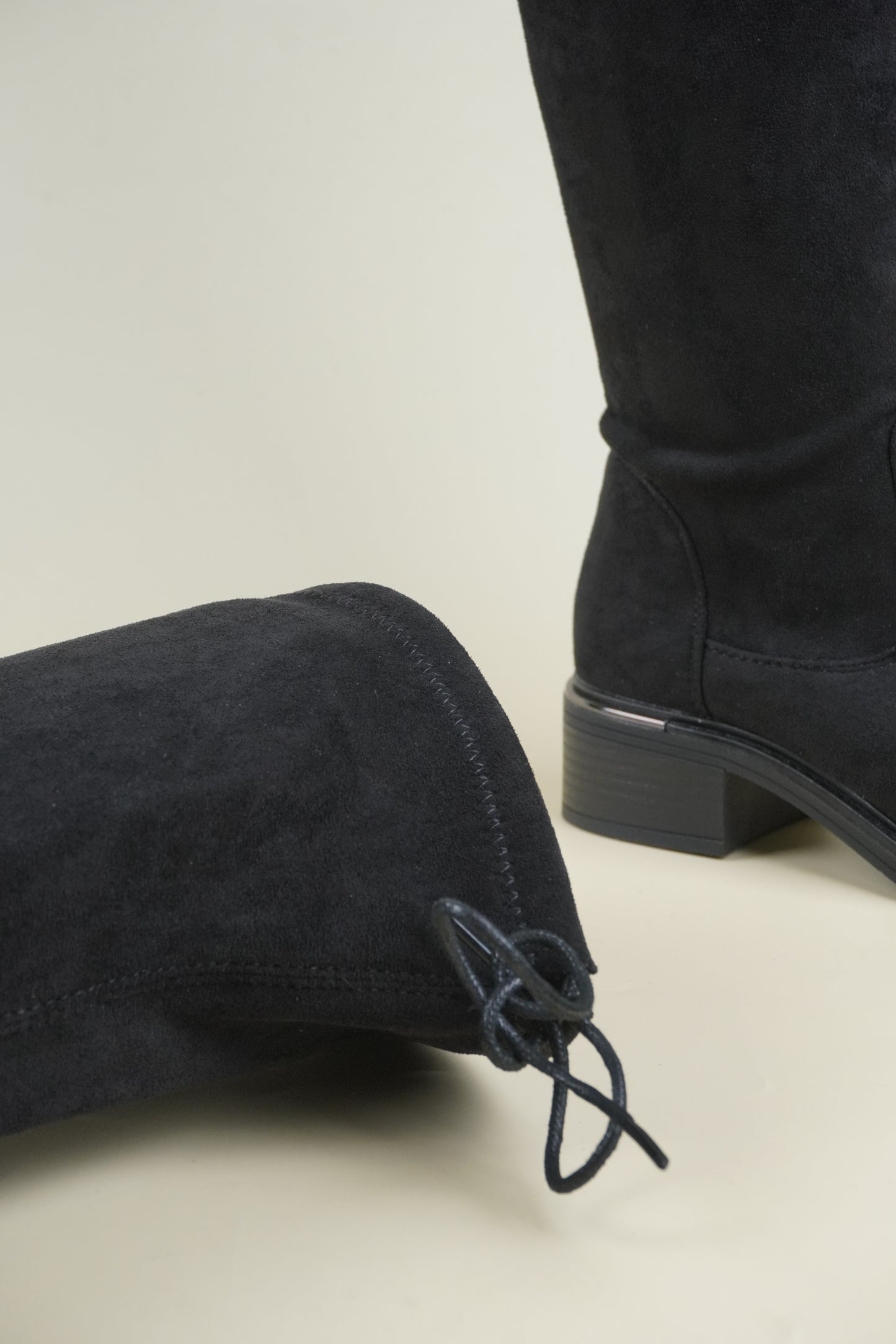 Térd Fölötti Csizma – Fekete Velúr