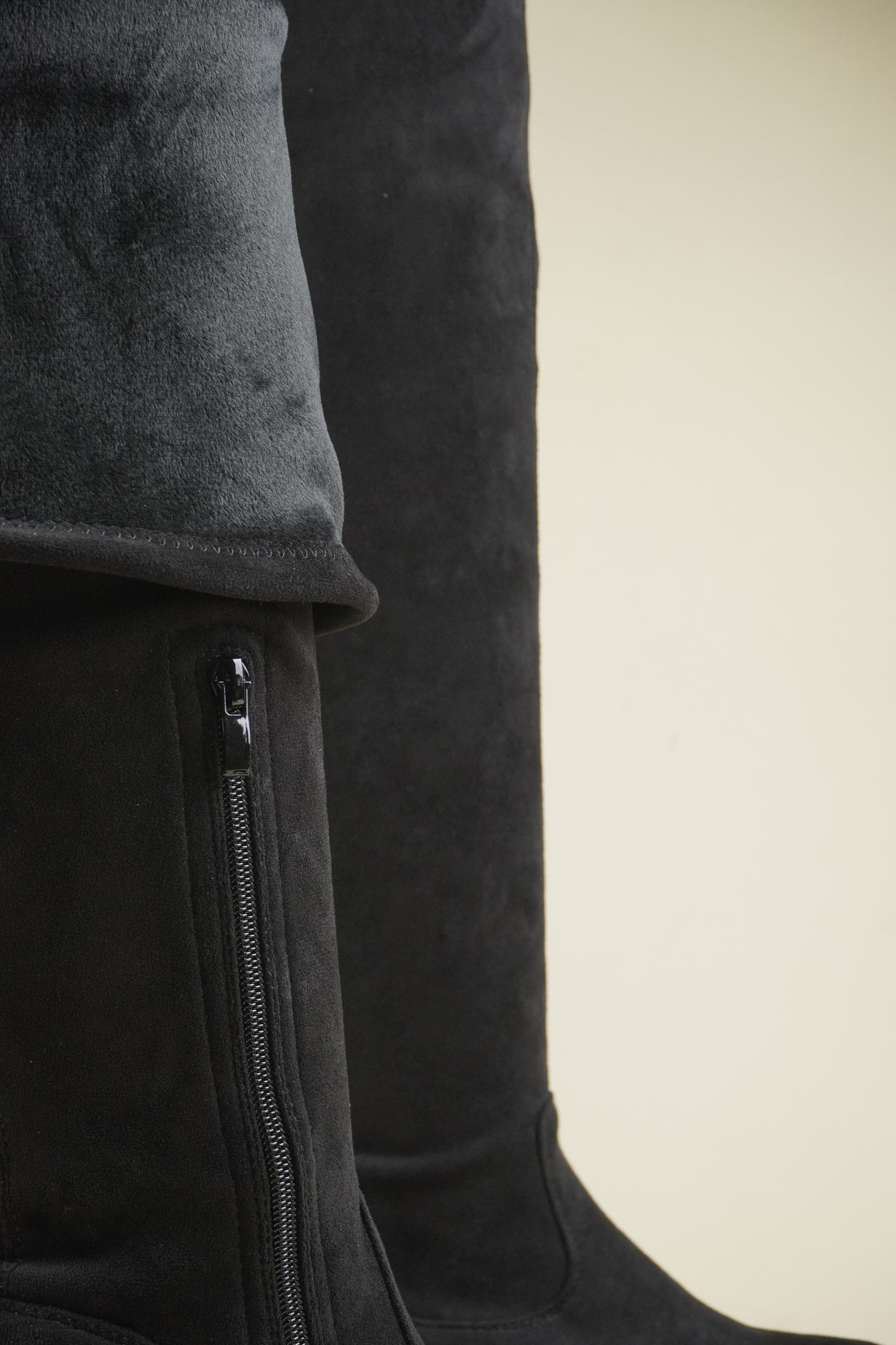 Térd Fölötti Csizma – Fekete Velúr