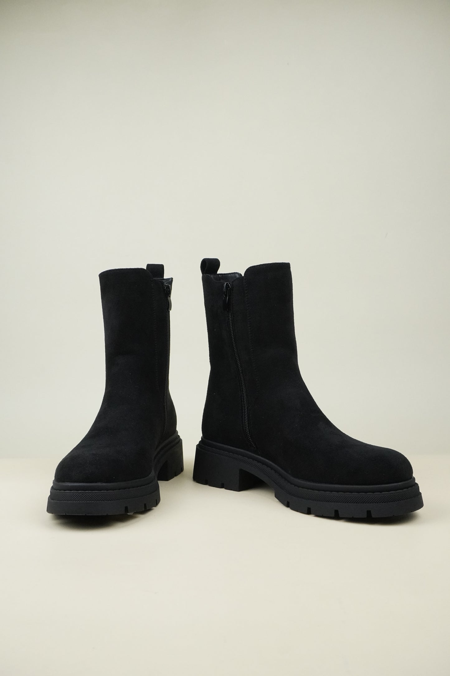 Chelsea Boots - Suede Black