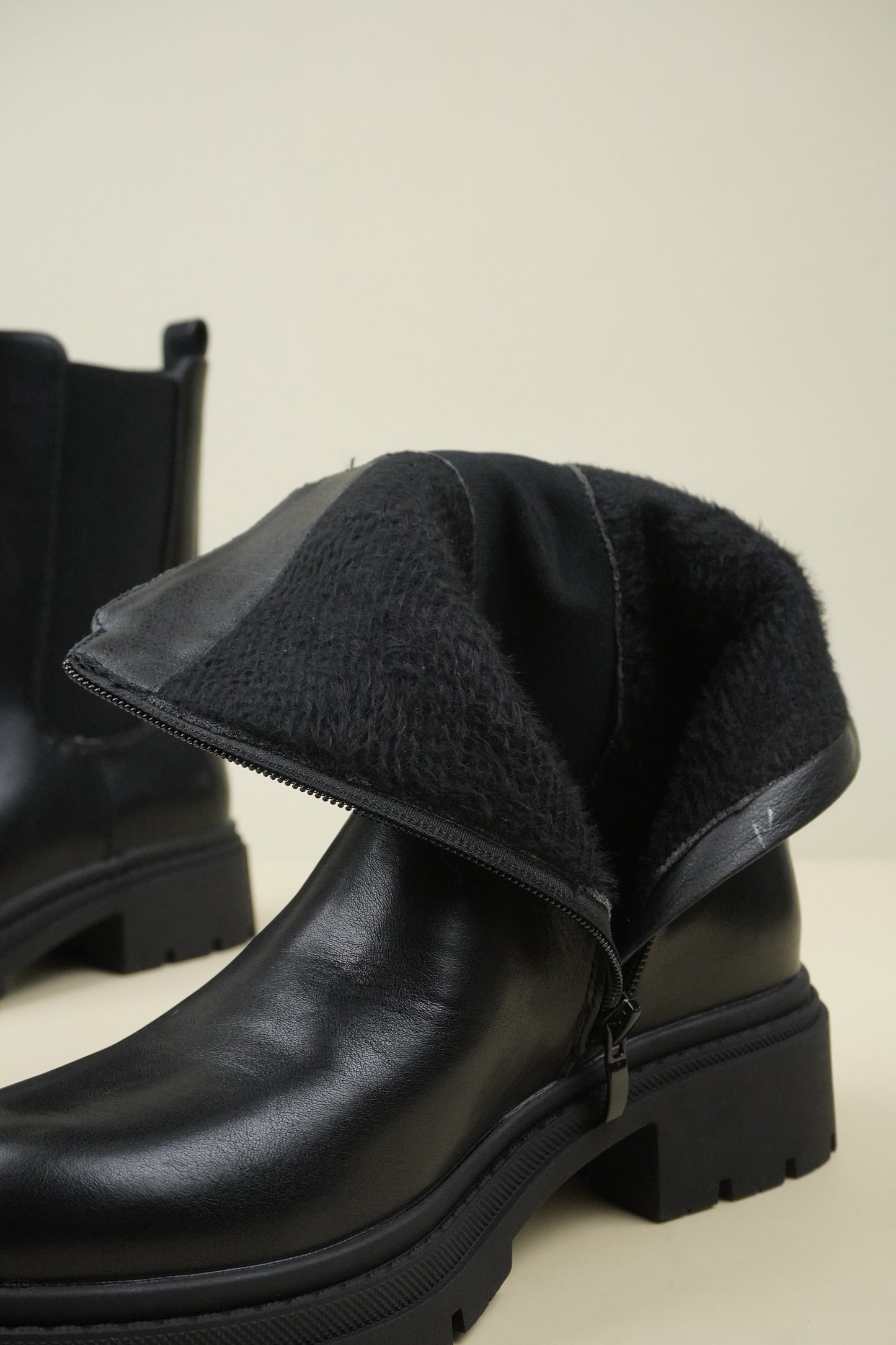 Chelsea Boots - Black