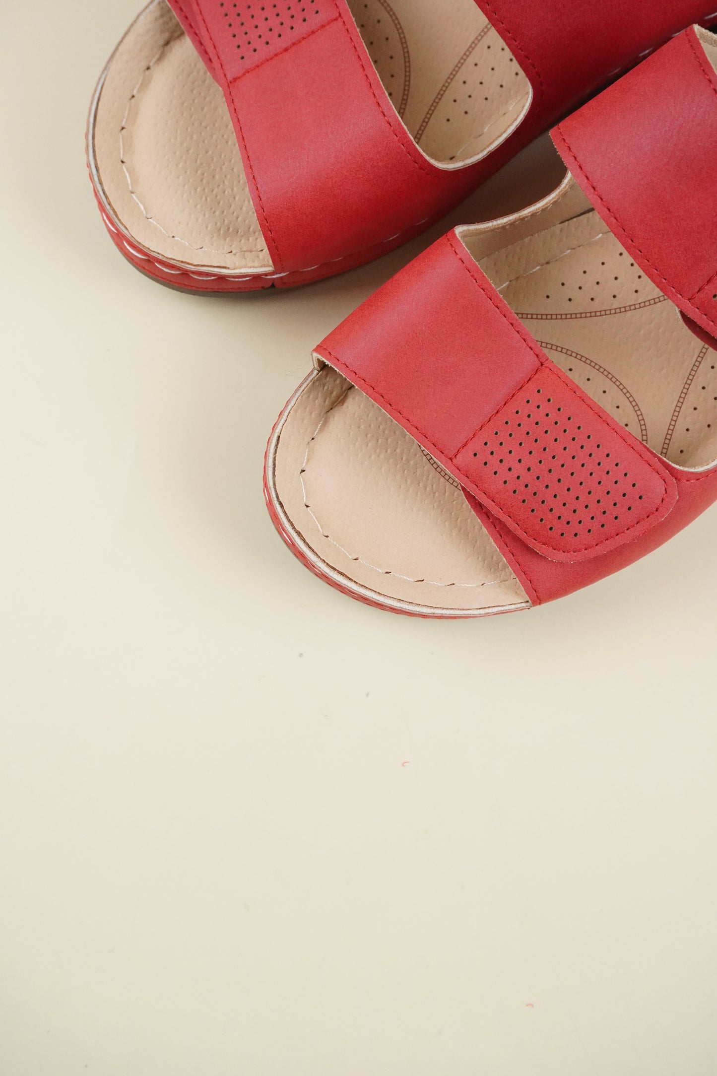 Nyitott Orrú Széles Szabású Wedge Papucs - Piros
