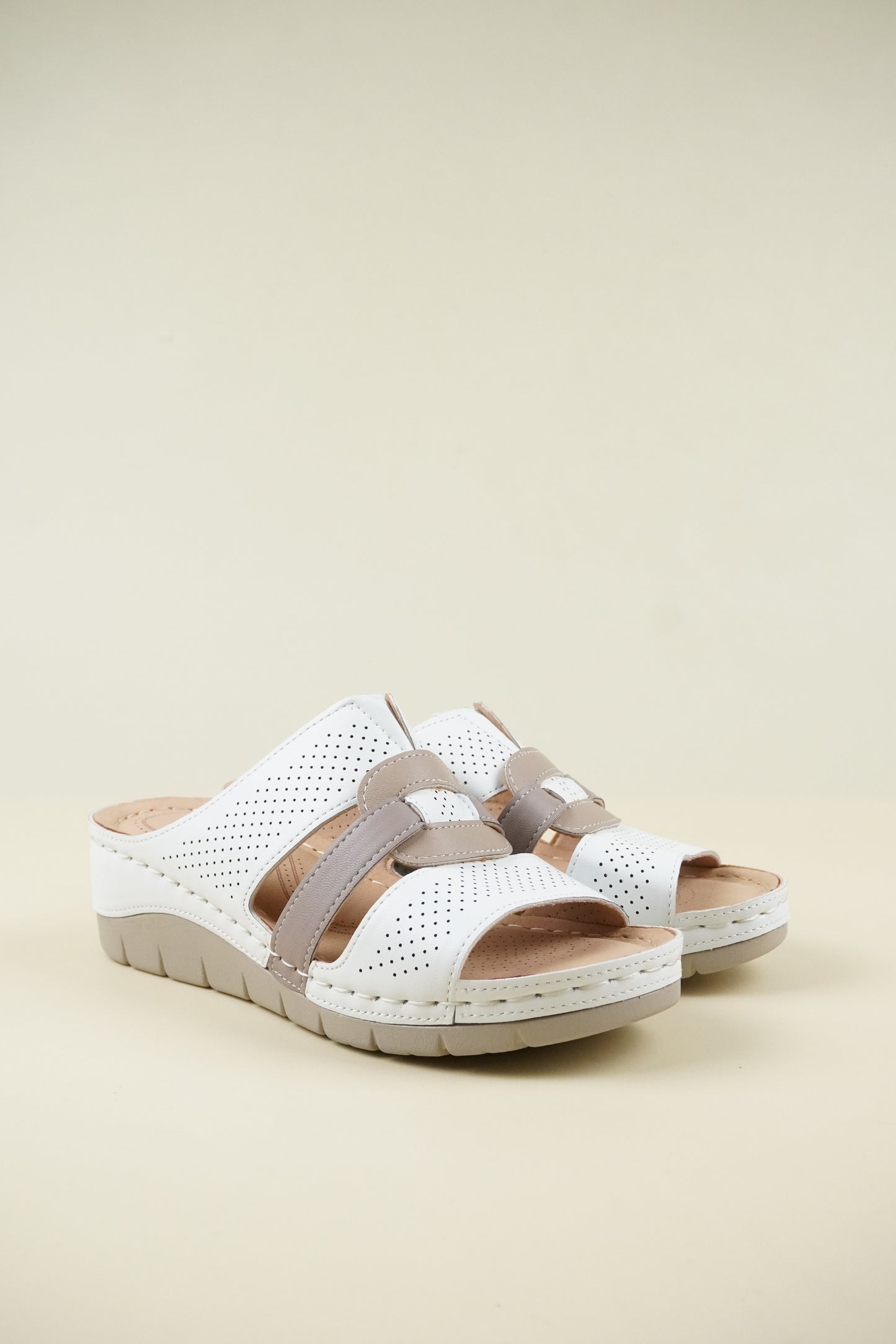 Nyitott Orrú Széles Szabású Wedge Papucs 107 - Piros