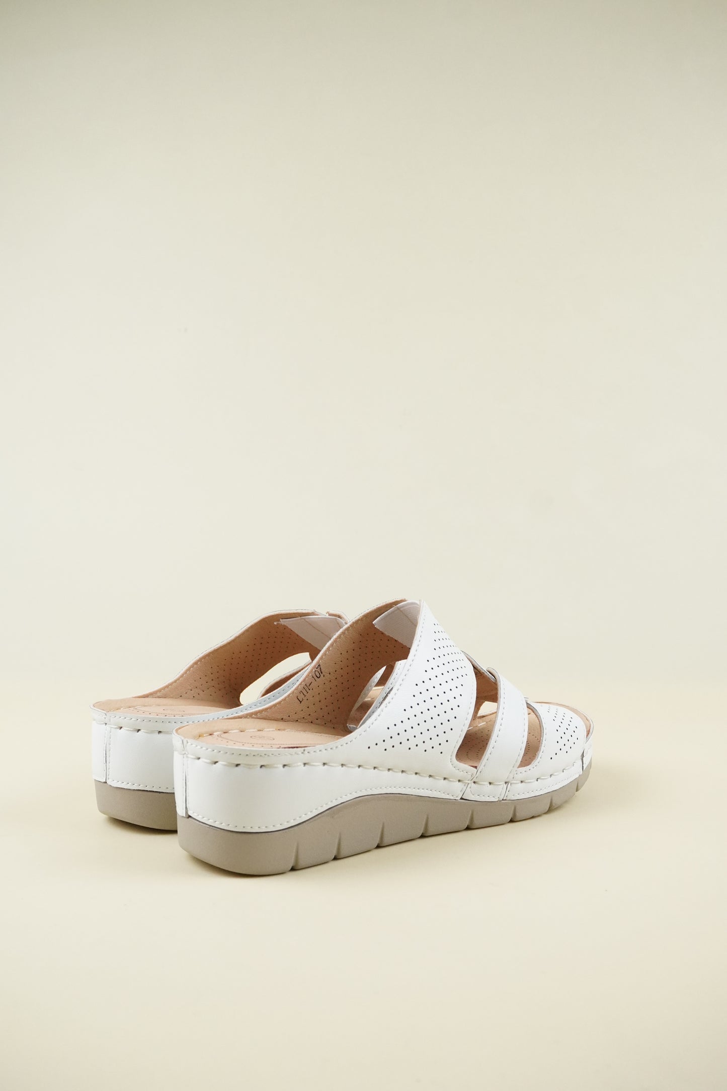 Nyitott Orrú Széles Szabású Wedge Papucs 107 - Fehér