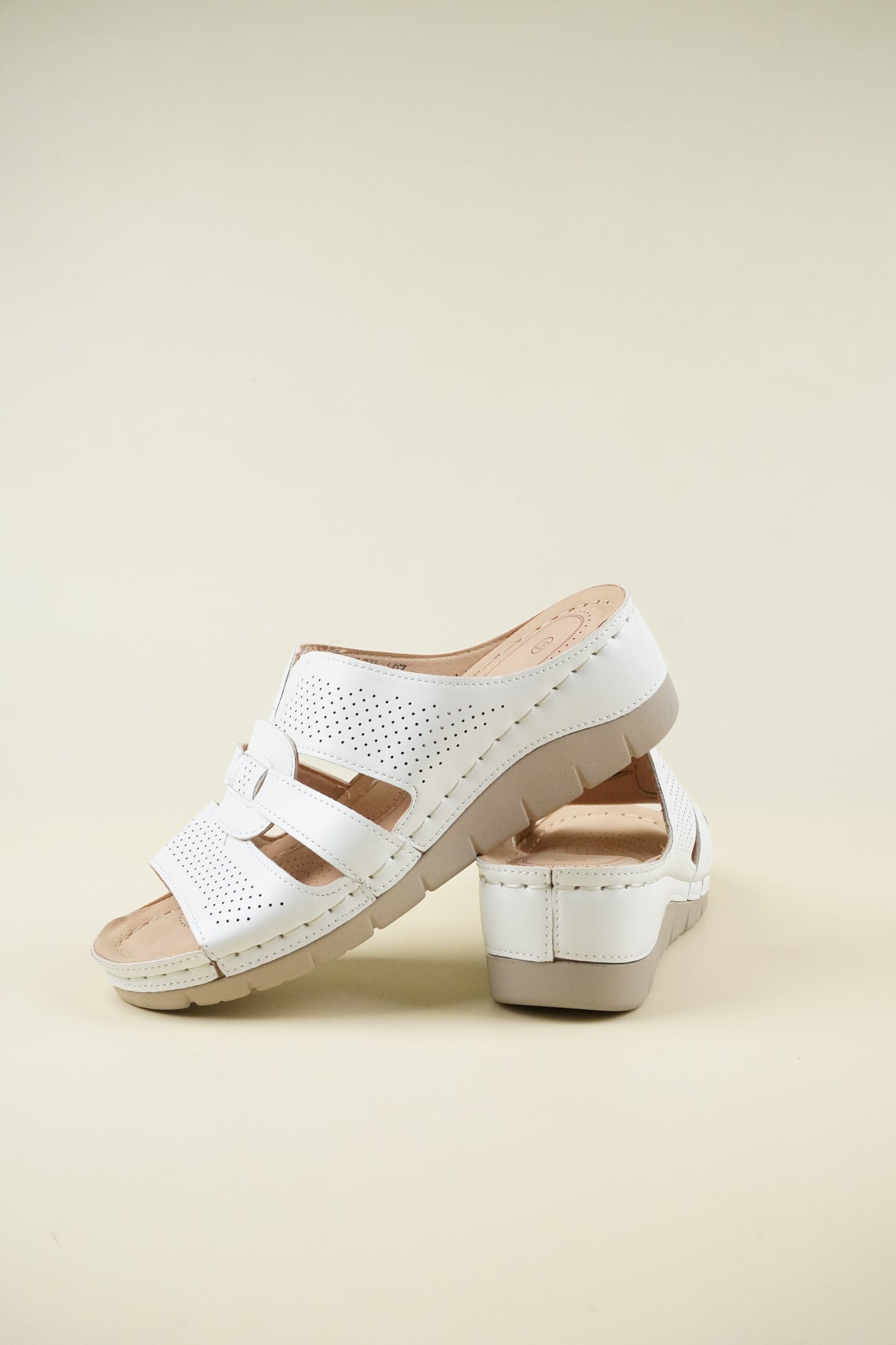 Nyitott Orrú Széles Szabású Wedge Papucs 107 - Fehér