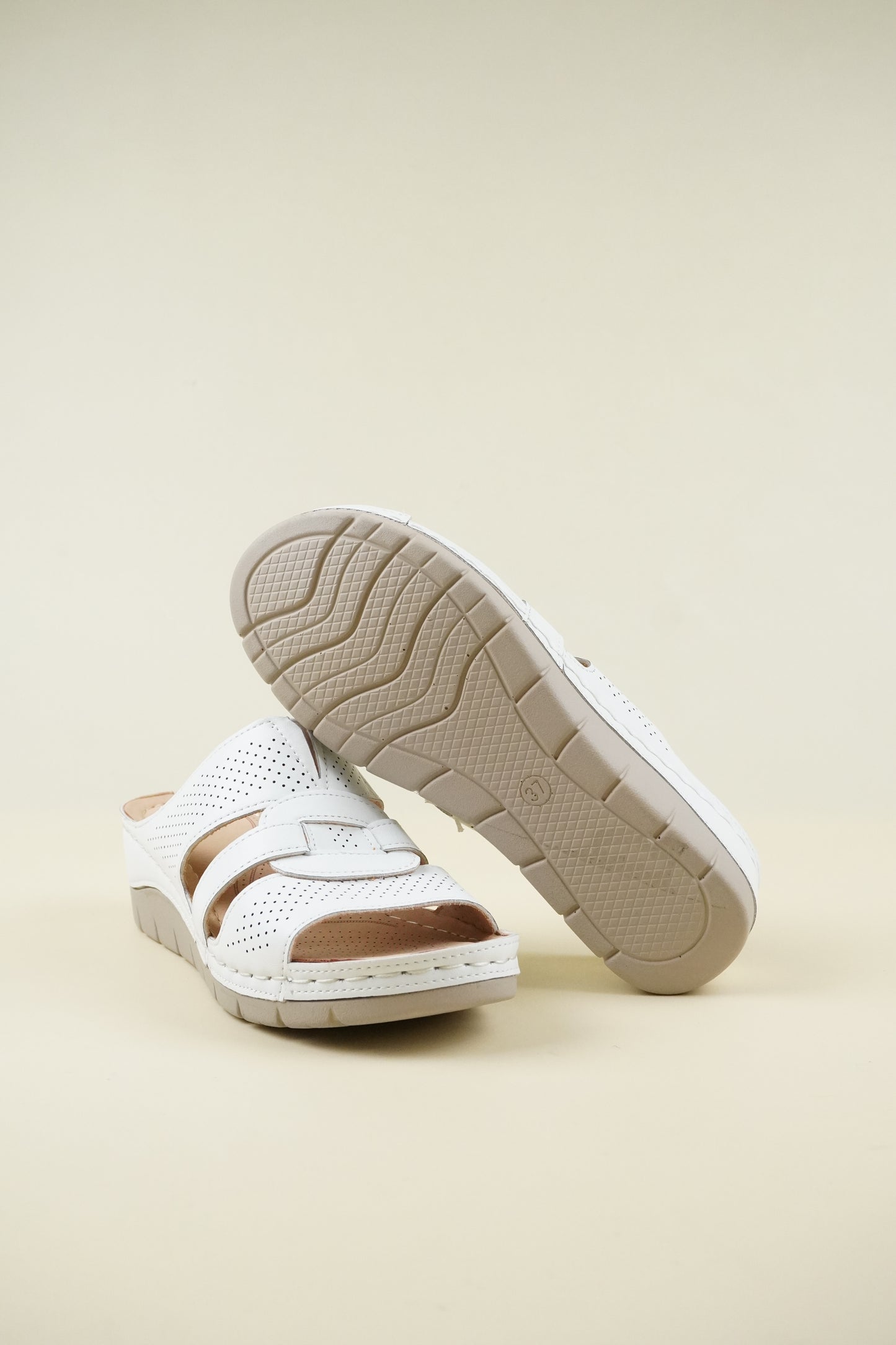 Nyitott Orrú Széles Szabású Wedge Papucs 107 - Fehér