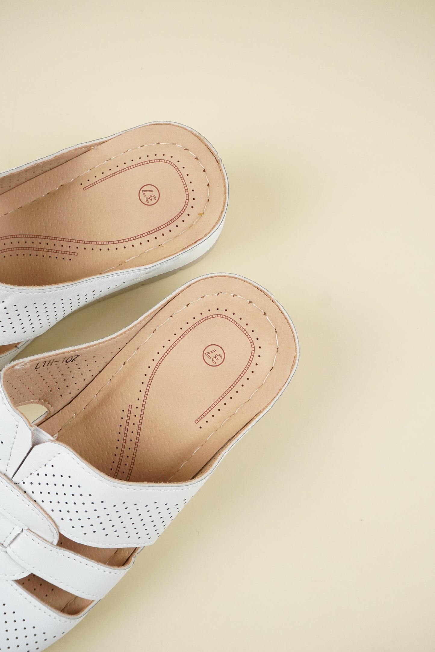 Nyitott Orrú Széles Szabású Wedge Papucs 107 - Fehér