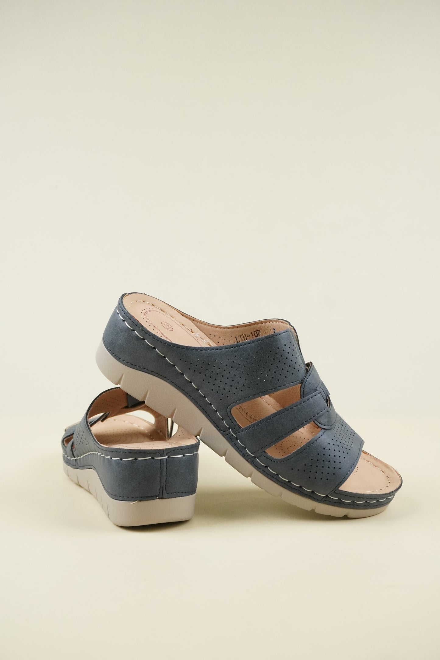 Nyitott Orrú Széles Szabású Wedge Papucs 107 - Kék