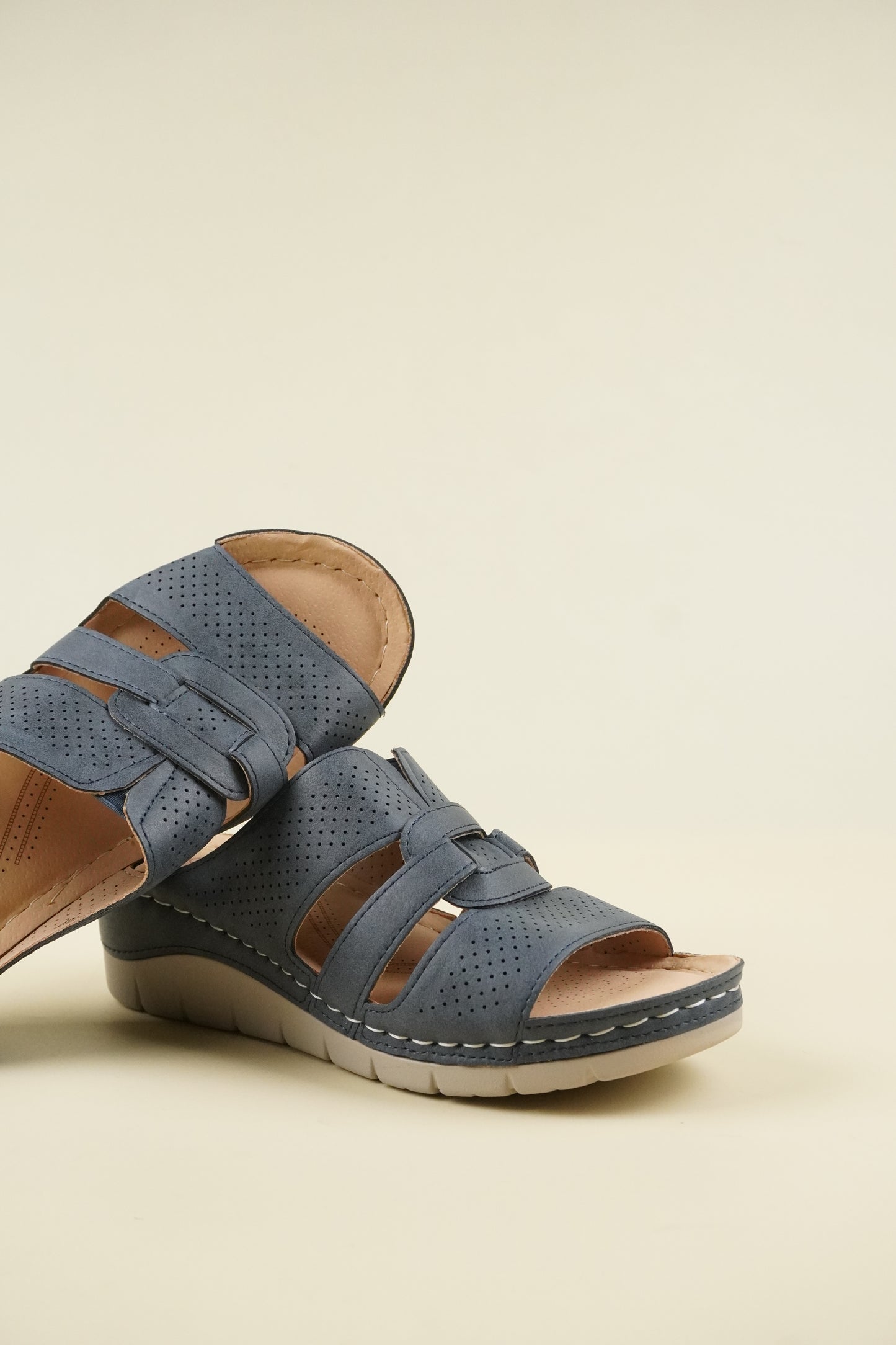 Nyitott Orrú Széles Szabású Wedge Papucs 107 - Kék