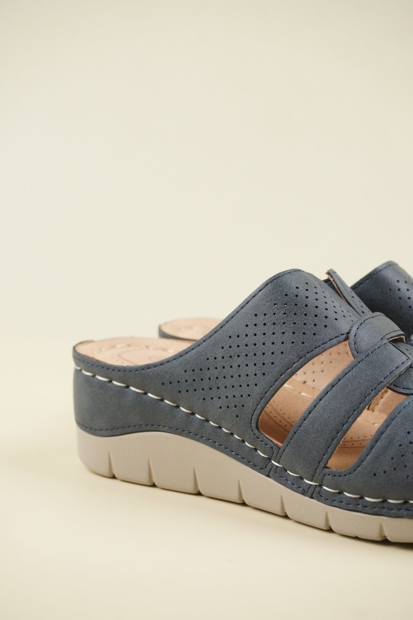 Nyitott Orrú Széles Szabású Wedge Papucs 107 - Kék