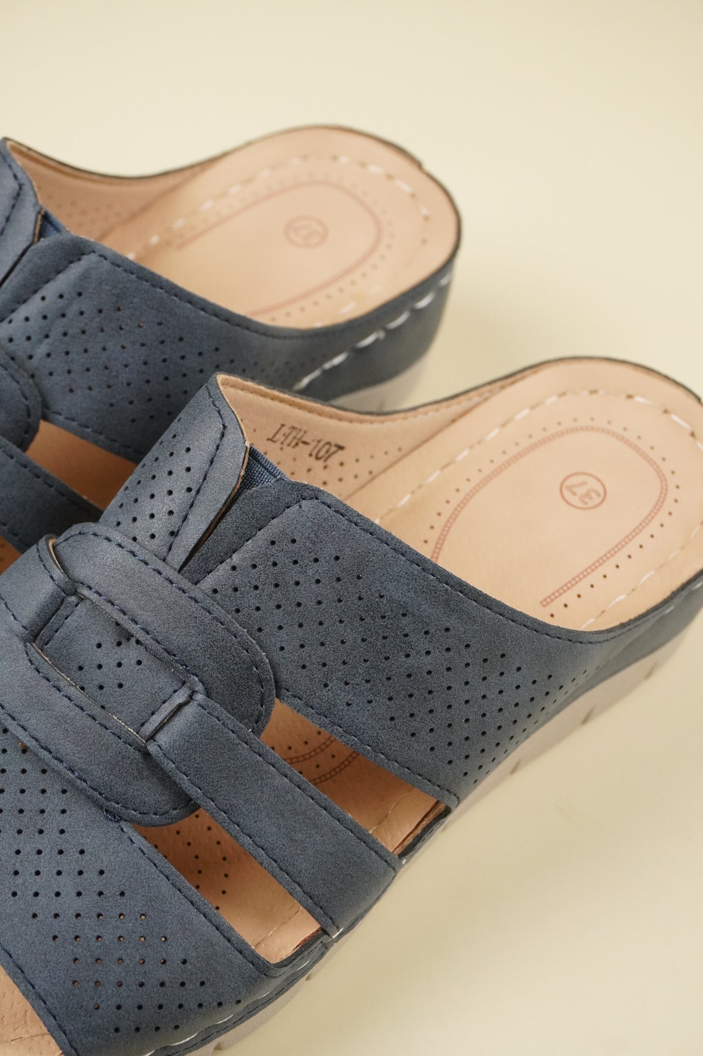 Nyitott Orrú Széles Szabású Wedge Papucs 107 - Kék