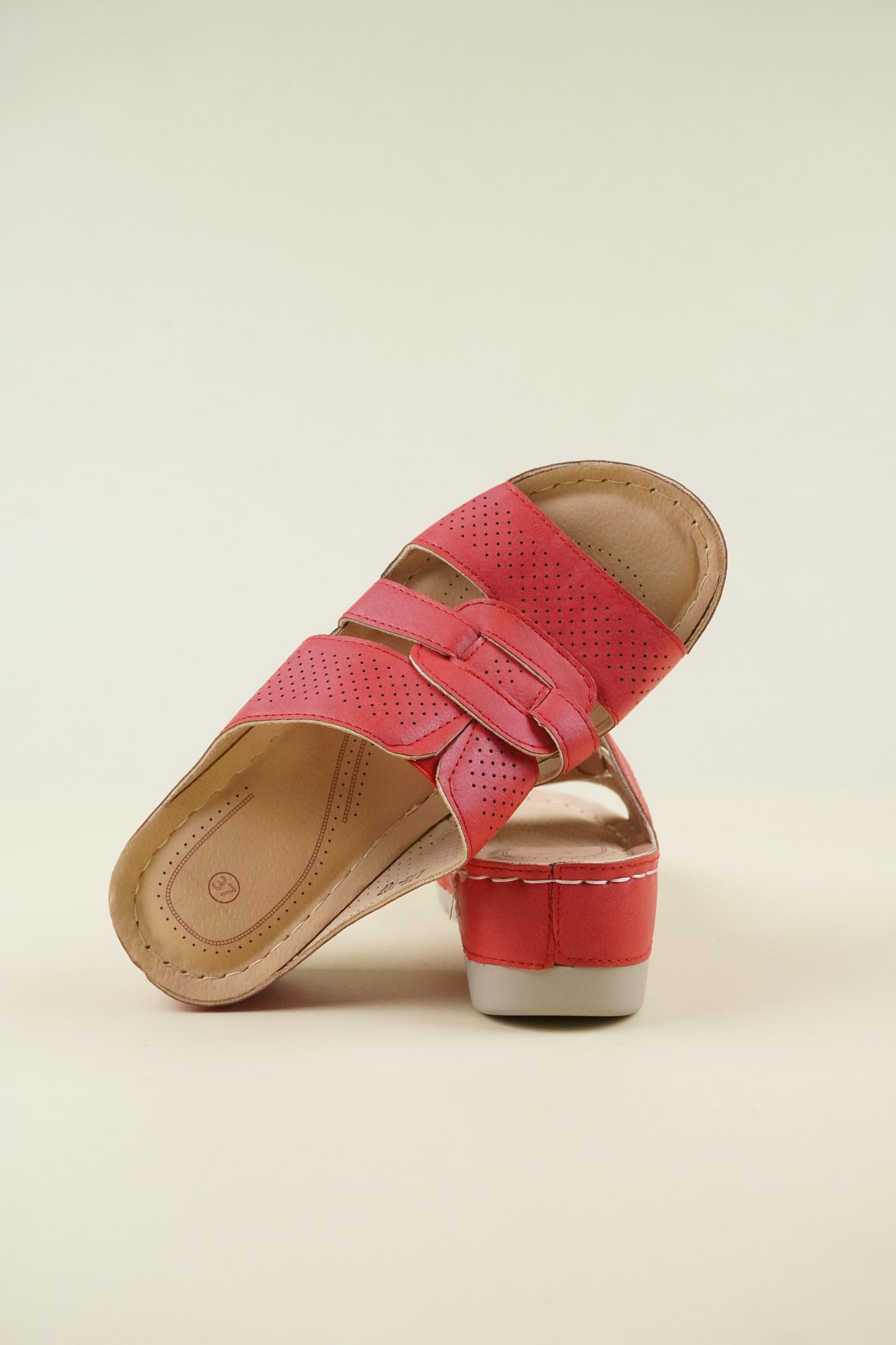 Nyitott Orrú Széles Szabású Wedge Papucs 107 - Piros