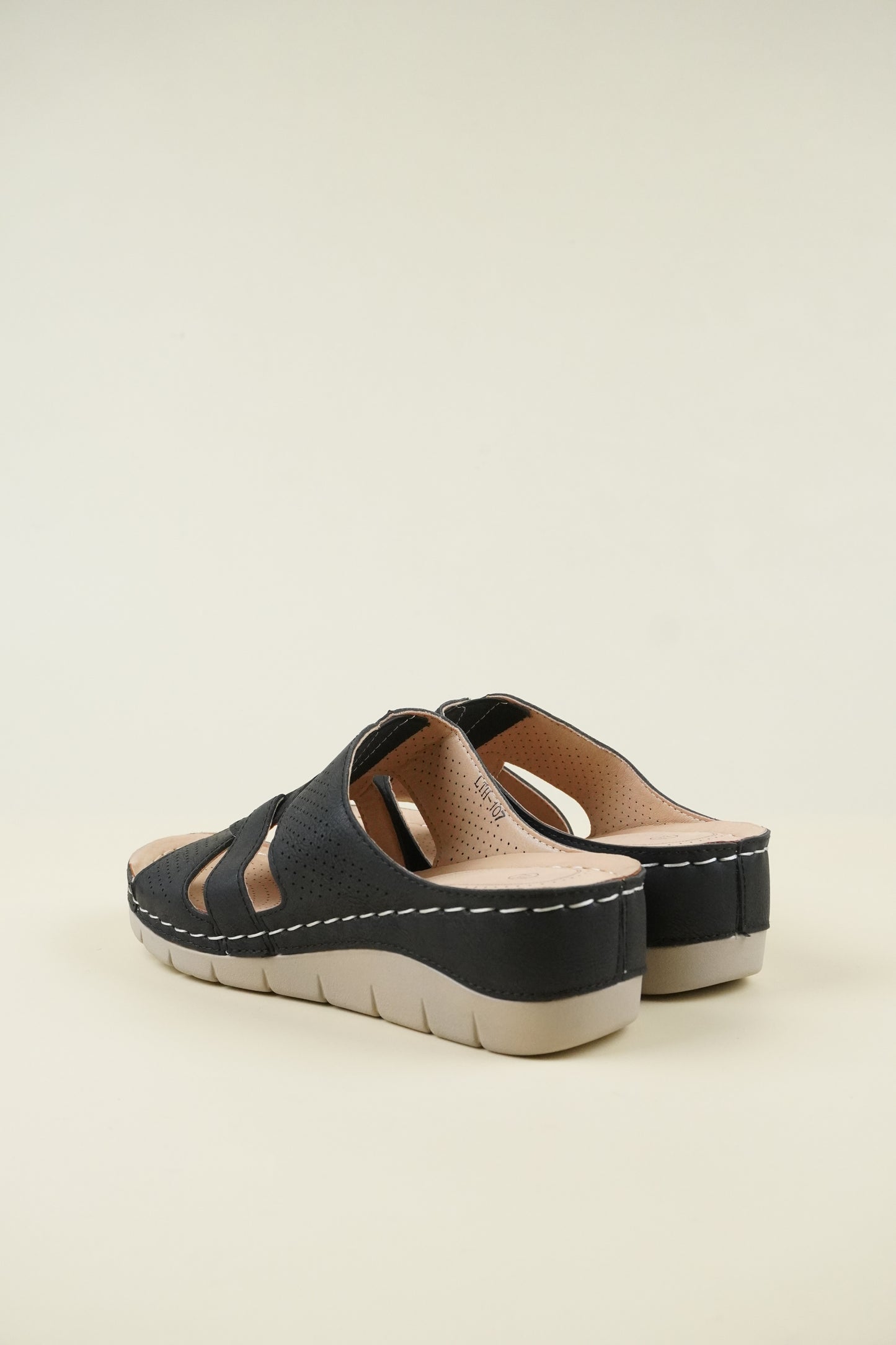 Open-Toe Wide-Fit Wedge Slippers 107 - Black