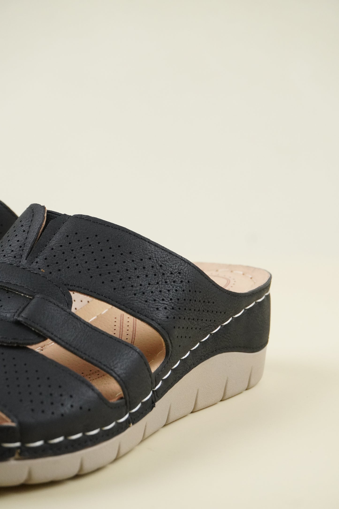 Open-Toe Wide-Fit Wedge Slippers 107 - Black