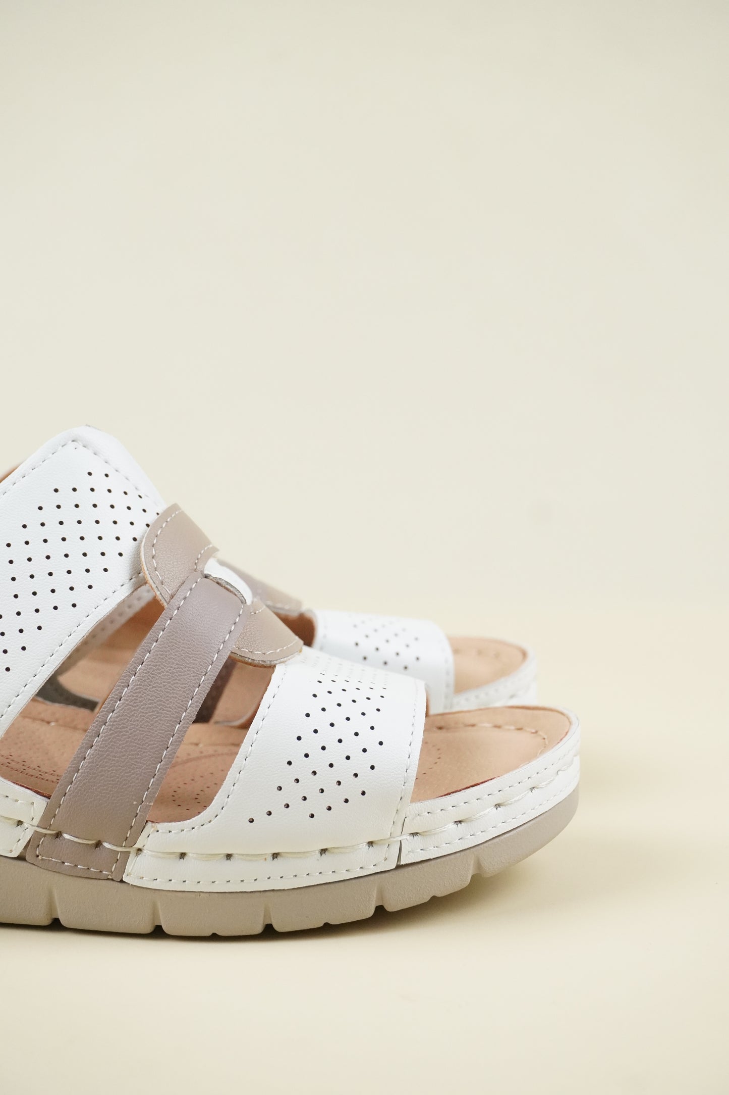 Nyitott Orrú Széles Szabású Wedge Papucs 107 - Piros