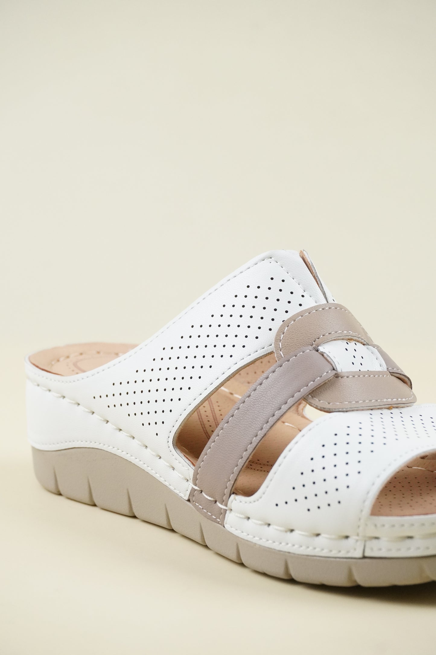 Nyitott Orrú Széles Szabású Wedge Papucs 107 - Piros