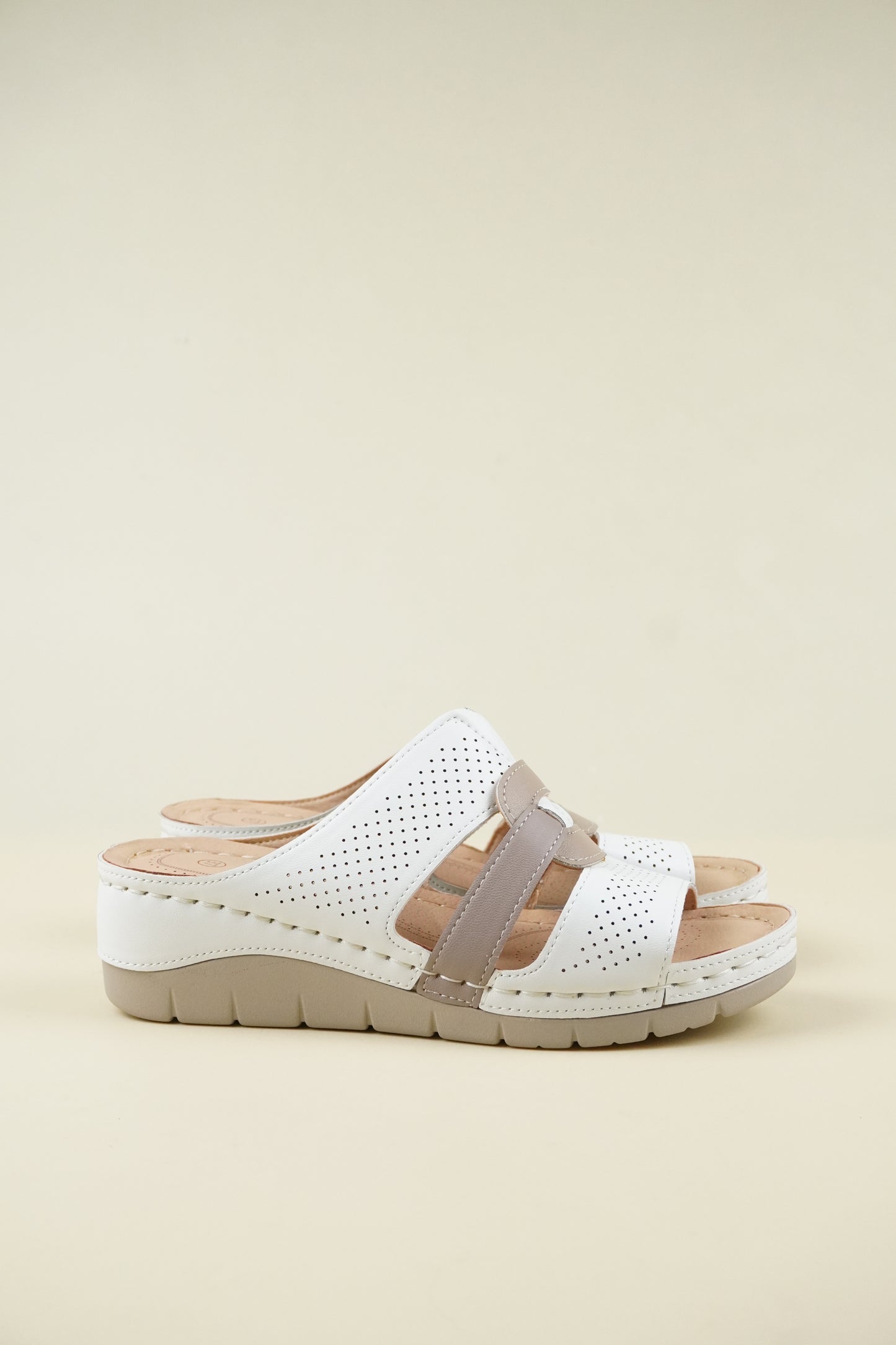 Nyitott Orrú Széles Szabású Wedge Papucs 107 - Piros