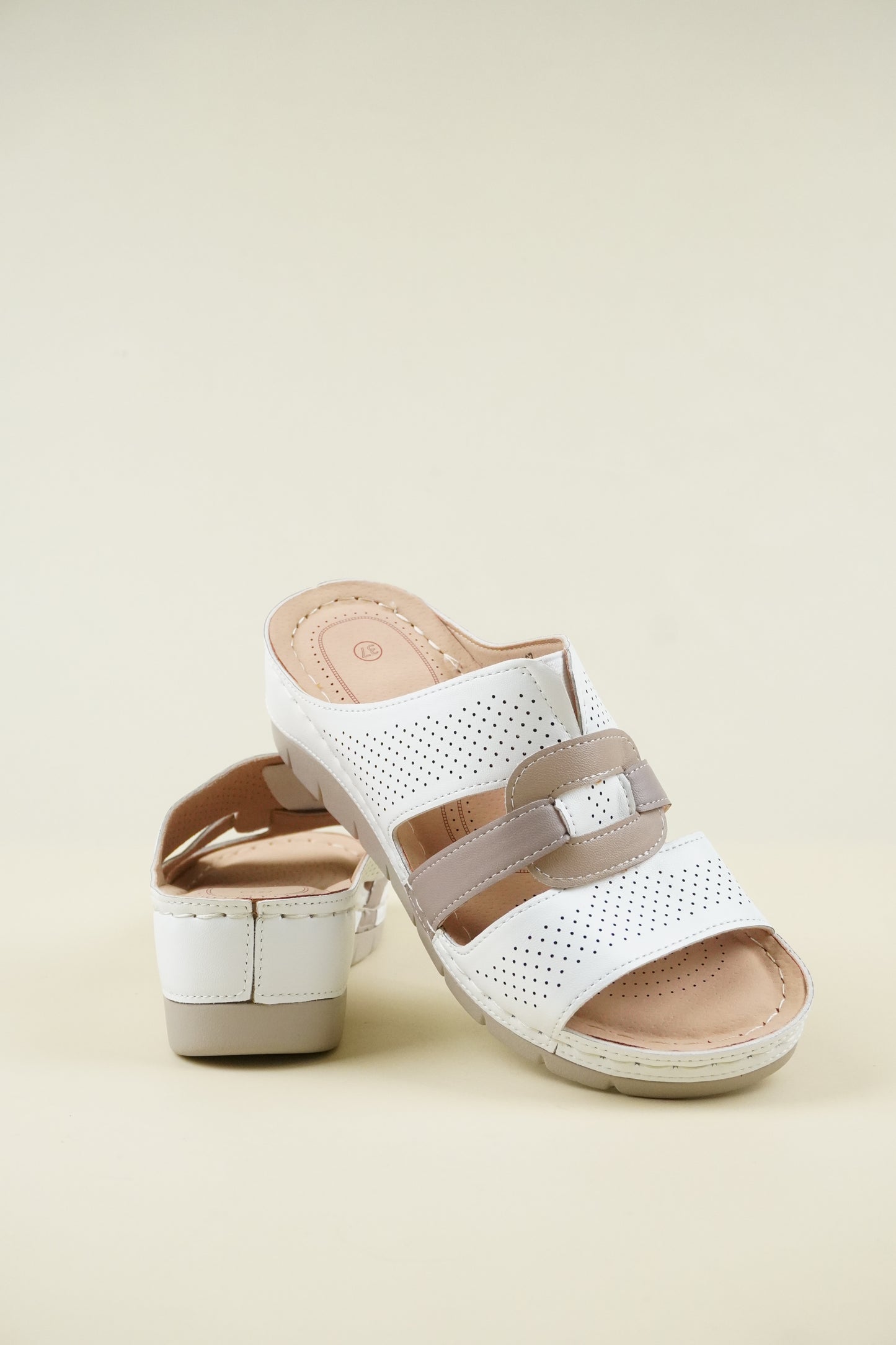 Nyitott Orrú Széles Szabású Wedge Papucs 107 - Piros