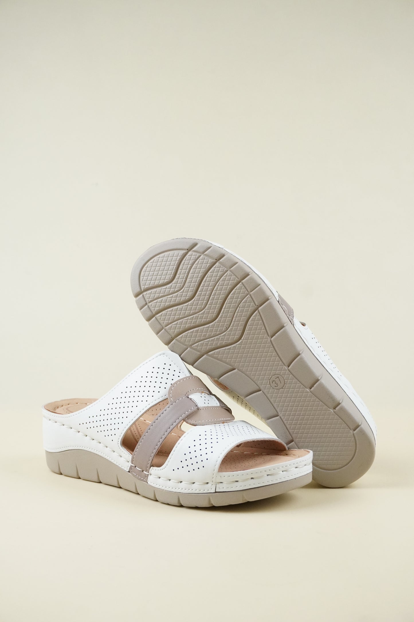 Nyitott Orrú Széles Szabású Wedge Papucs 107 - Piros