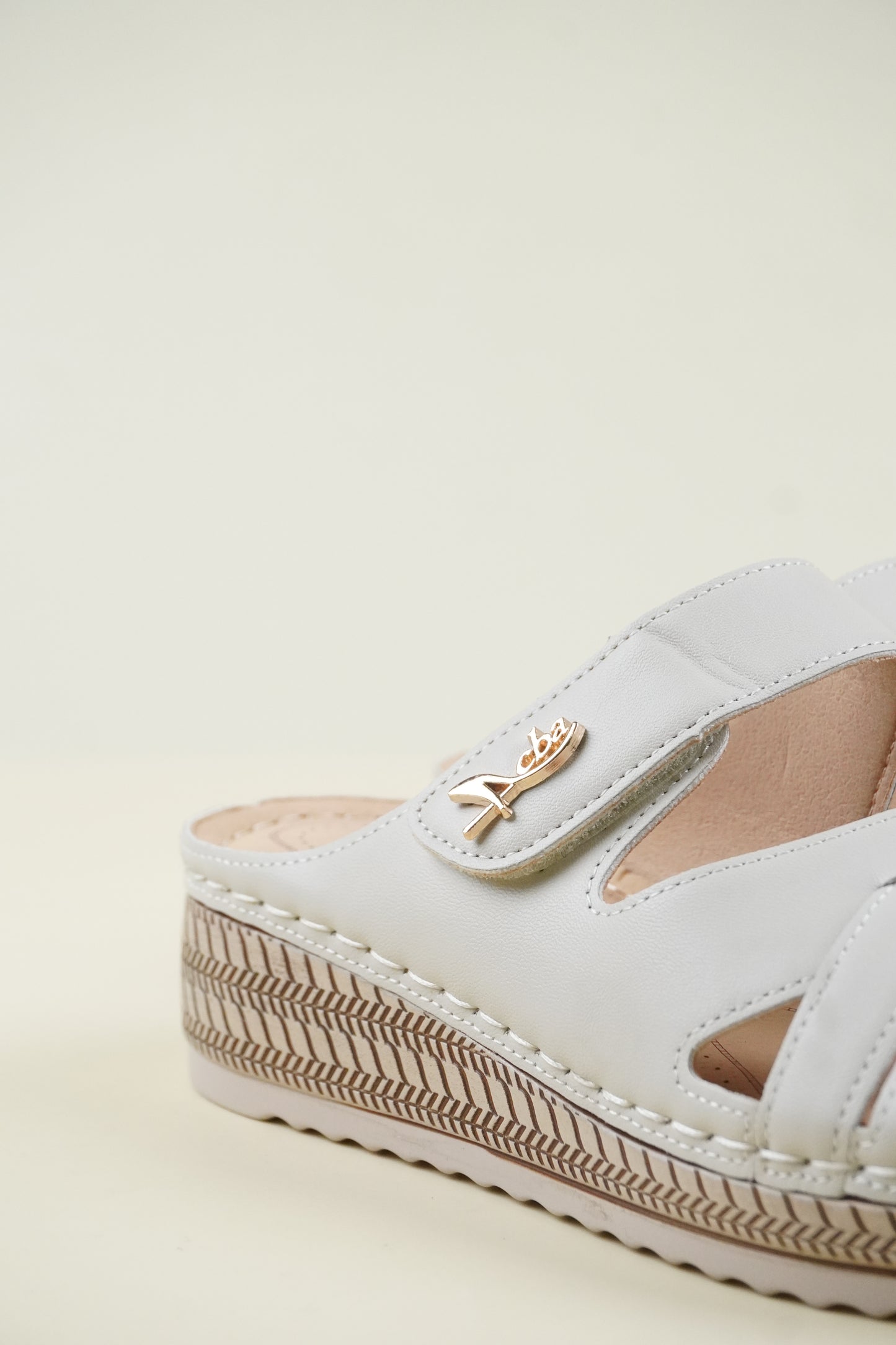 Open-Toe Wide-Fit Wedge Slippers 116 - Beige