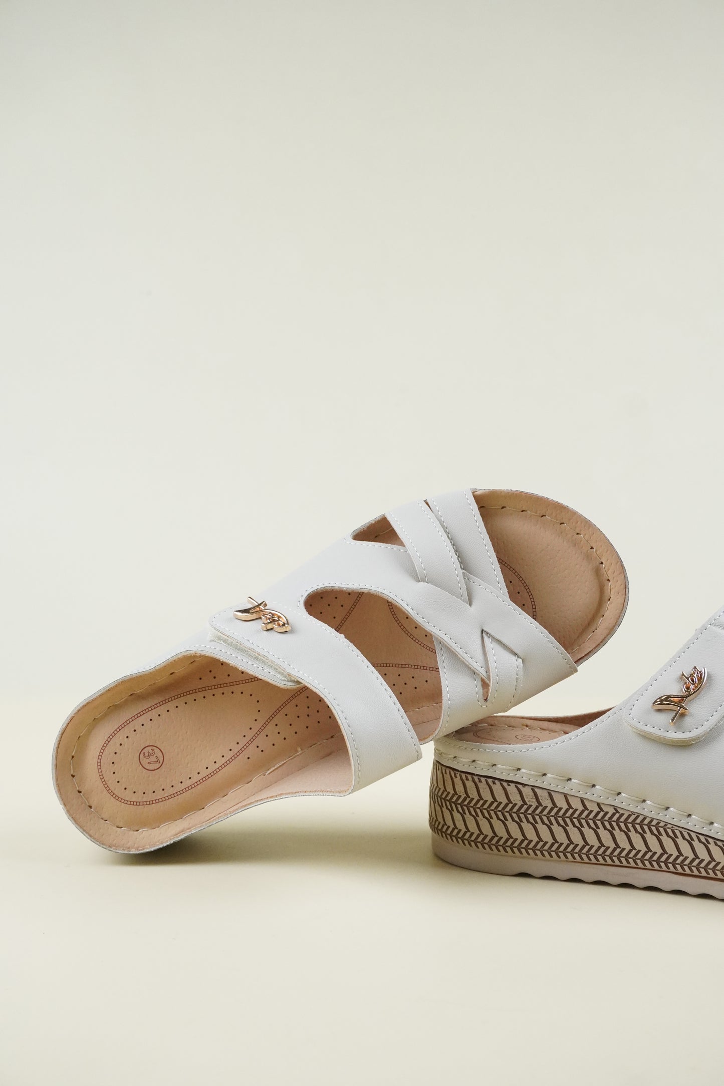 Open-Toe Wide-Fit Wedge Slippers 116 - Beige