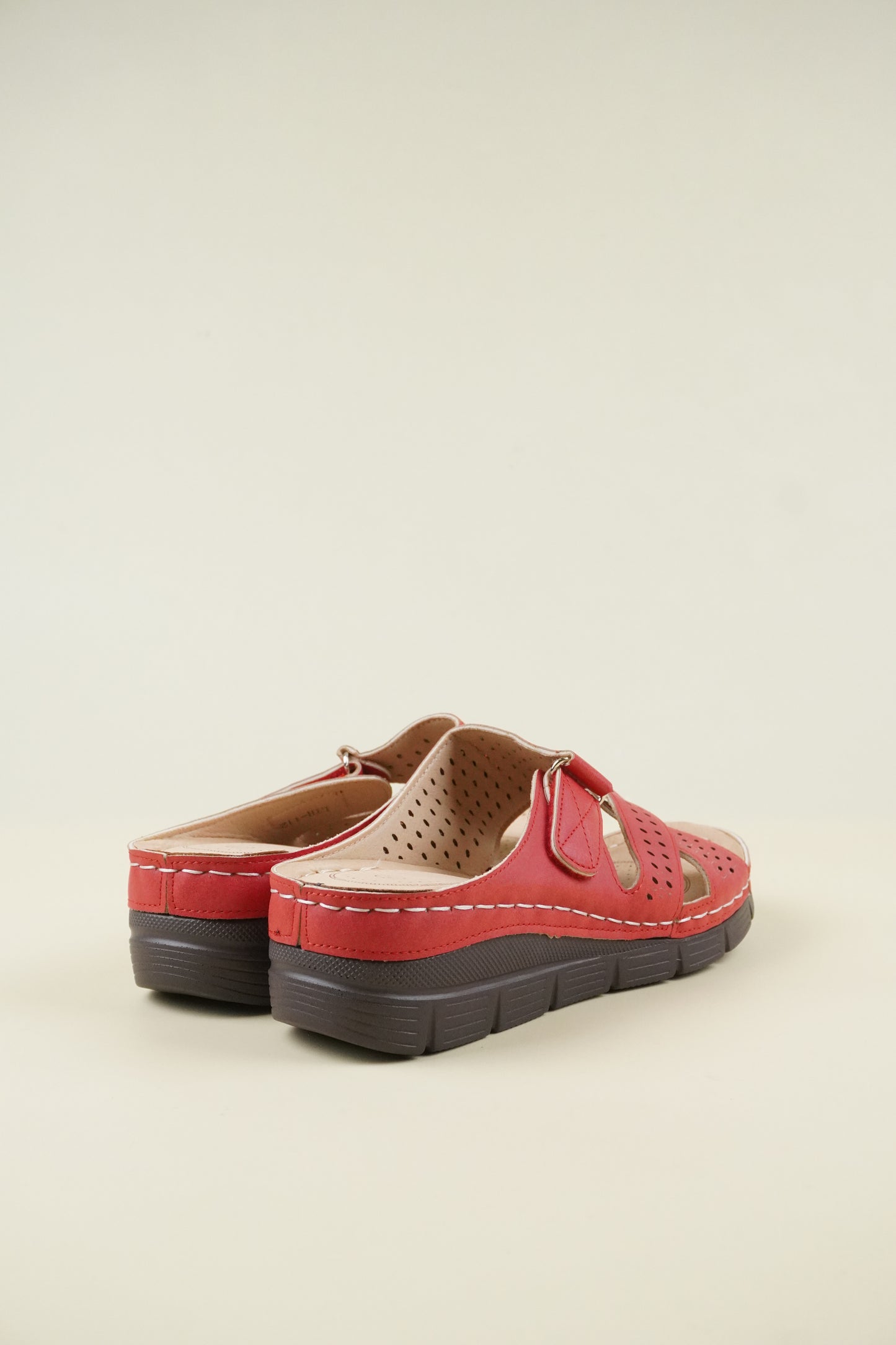 Nyitott Orrú Széles Szabású Wedge Papucs 112 - Piros