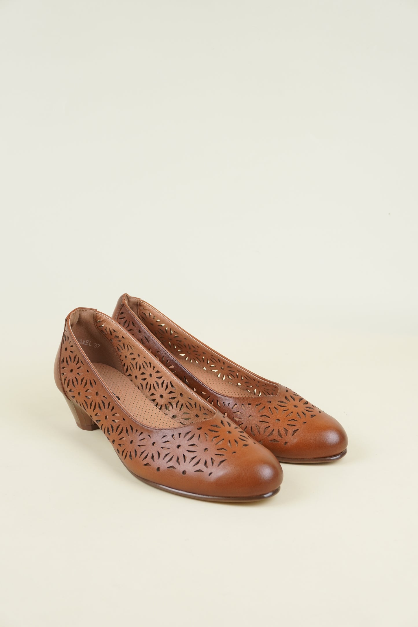 Ladies' Low Heel Pumps - Camel