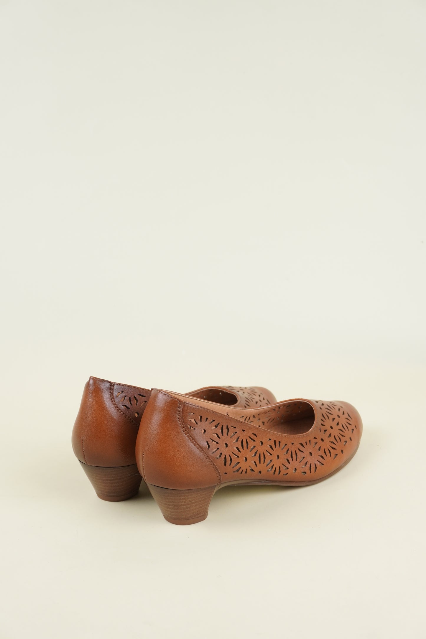 Ladies' Low Heel Pumps - Camel