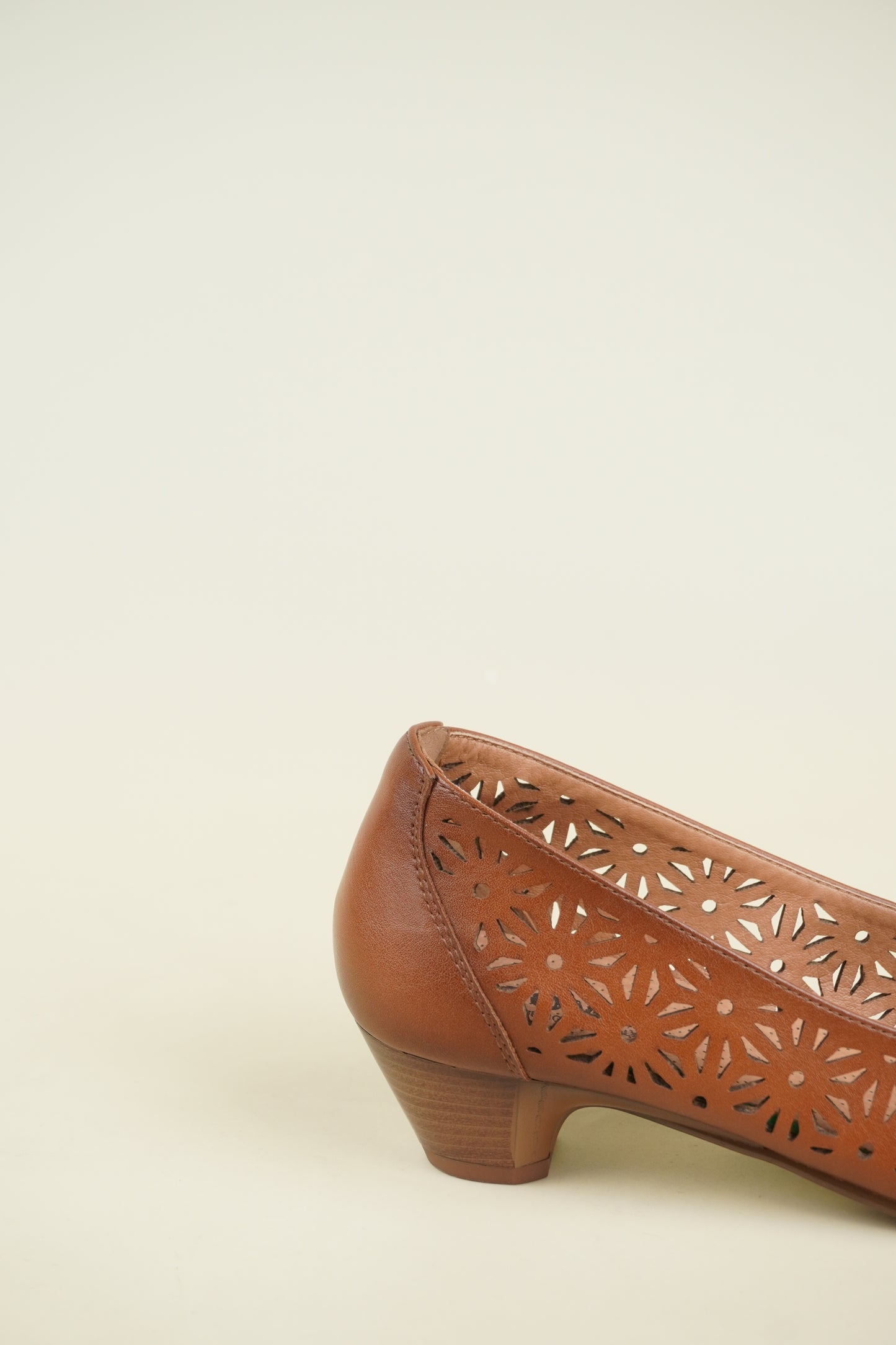 Ladies' Low Heel Pumps - Camel