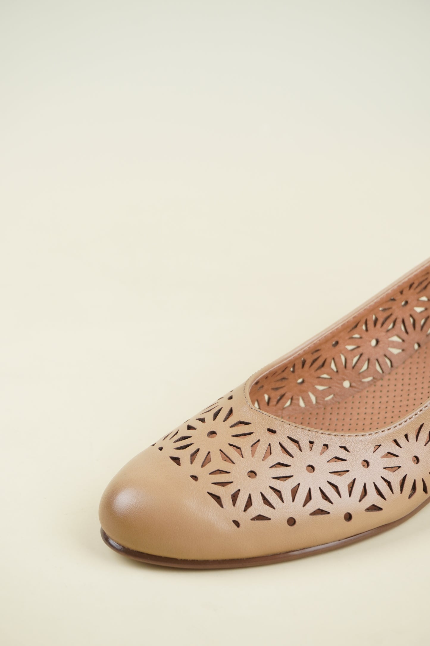 Ladies' Low Heel Pumps - Beige