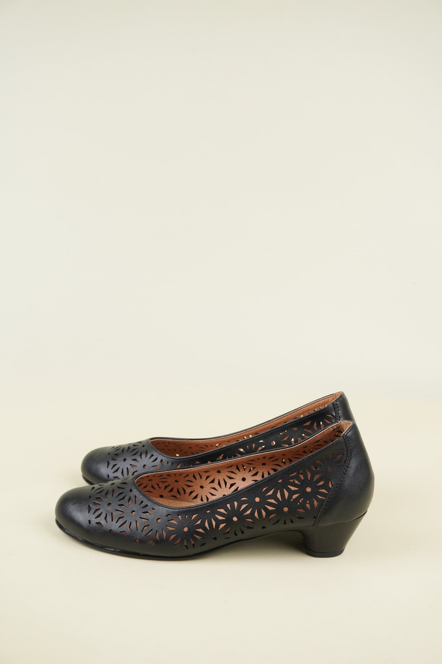 Ladies' Low Heel Pumps - Black