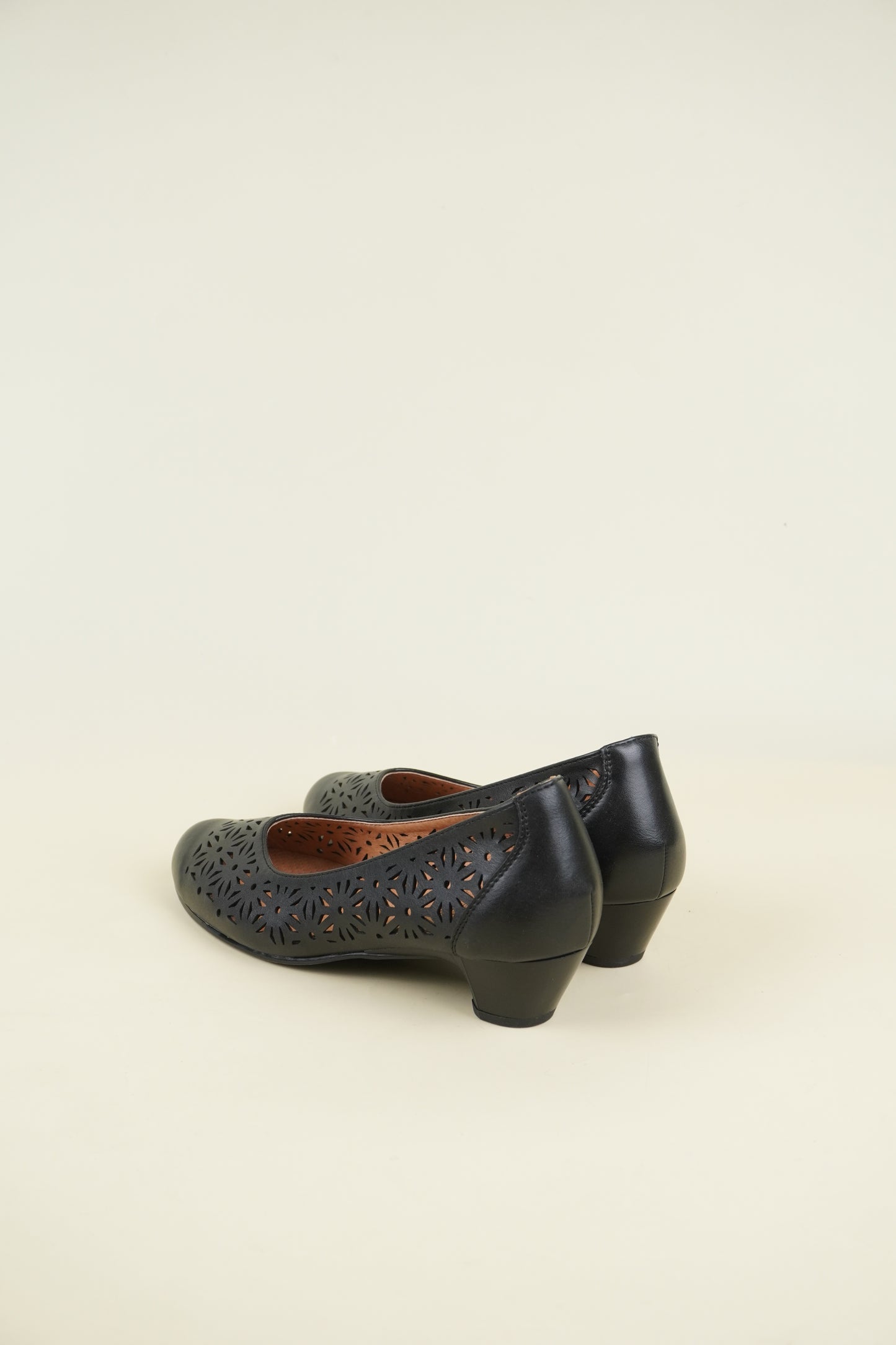 Ladies' Low Heel Pumps - Black