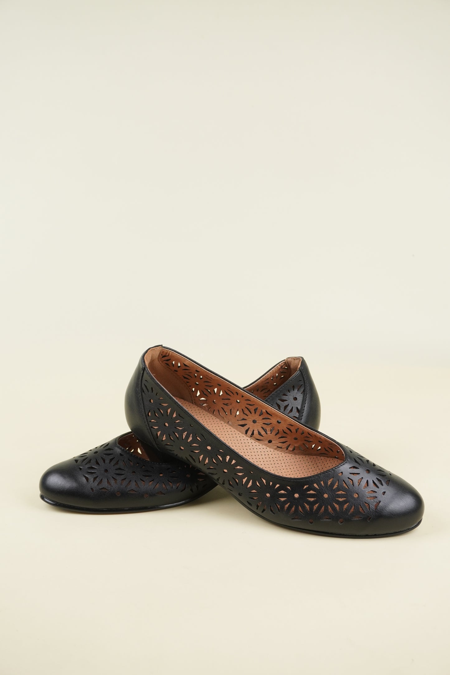 Ladies' Low Heel Pumps - Black