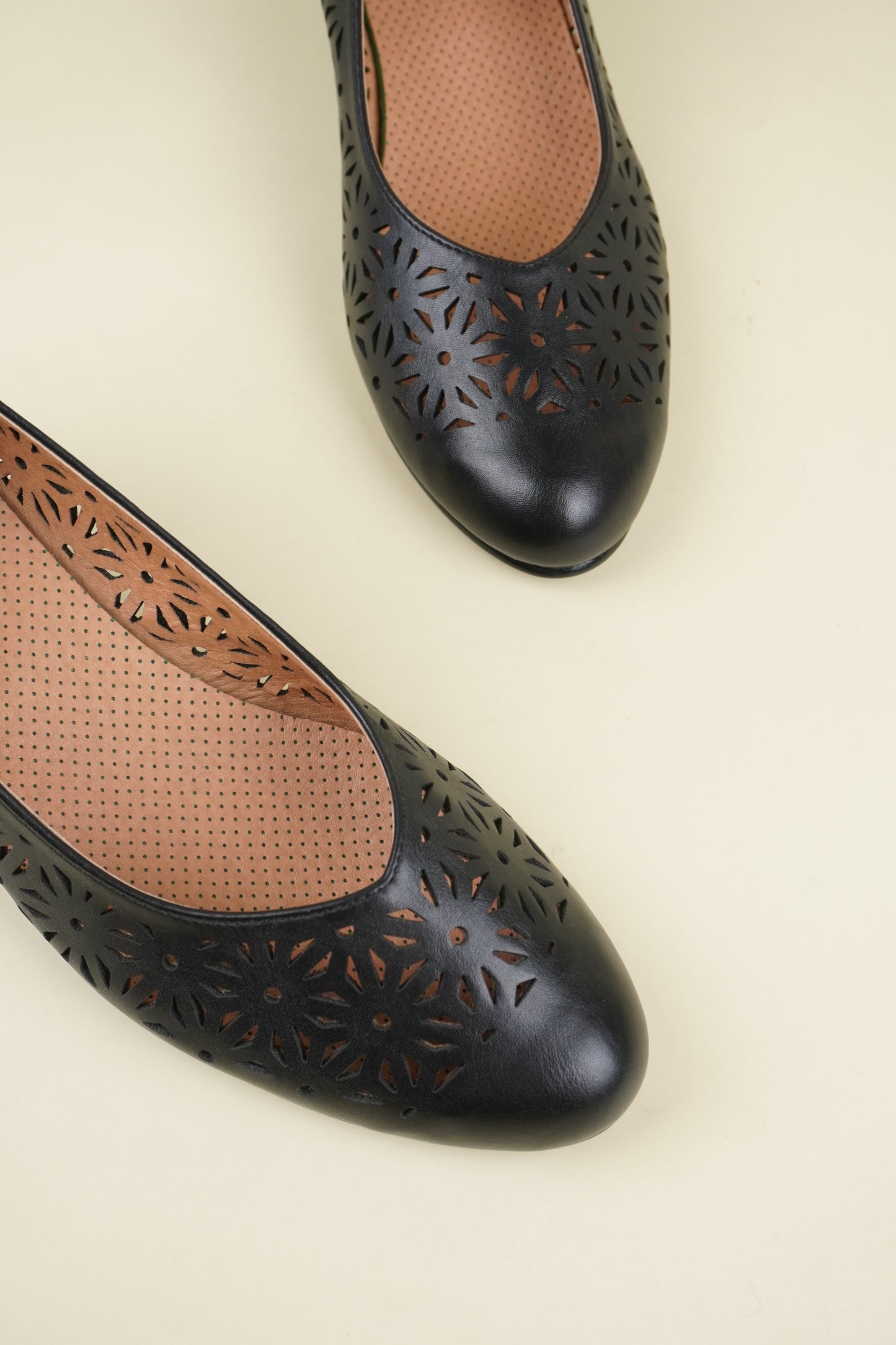 Ladies' Low Heel Pumps - Black