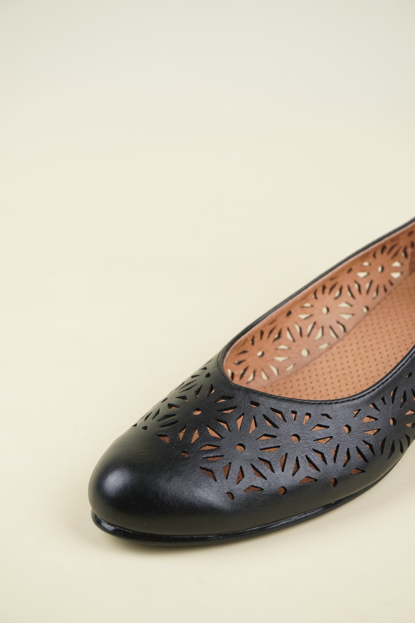 Ladies' Low Heel Pumps - Black