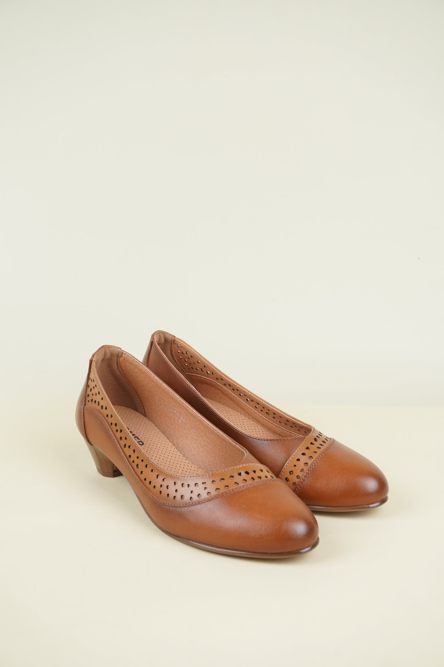 Ladies' Low Heel Pumps - Camel