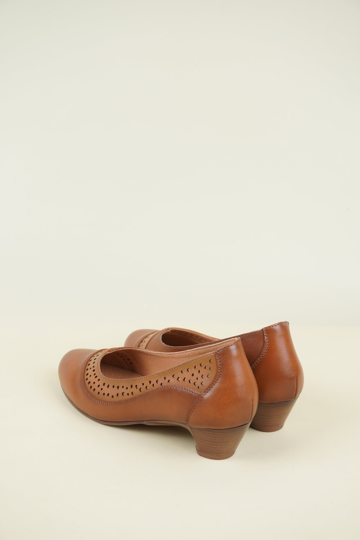 Ladies' Low Heel Pumps - Camel
