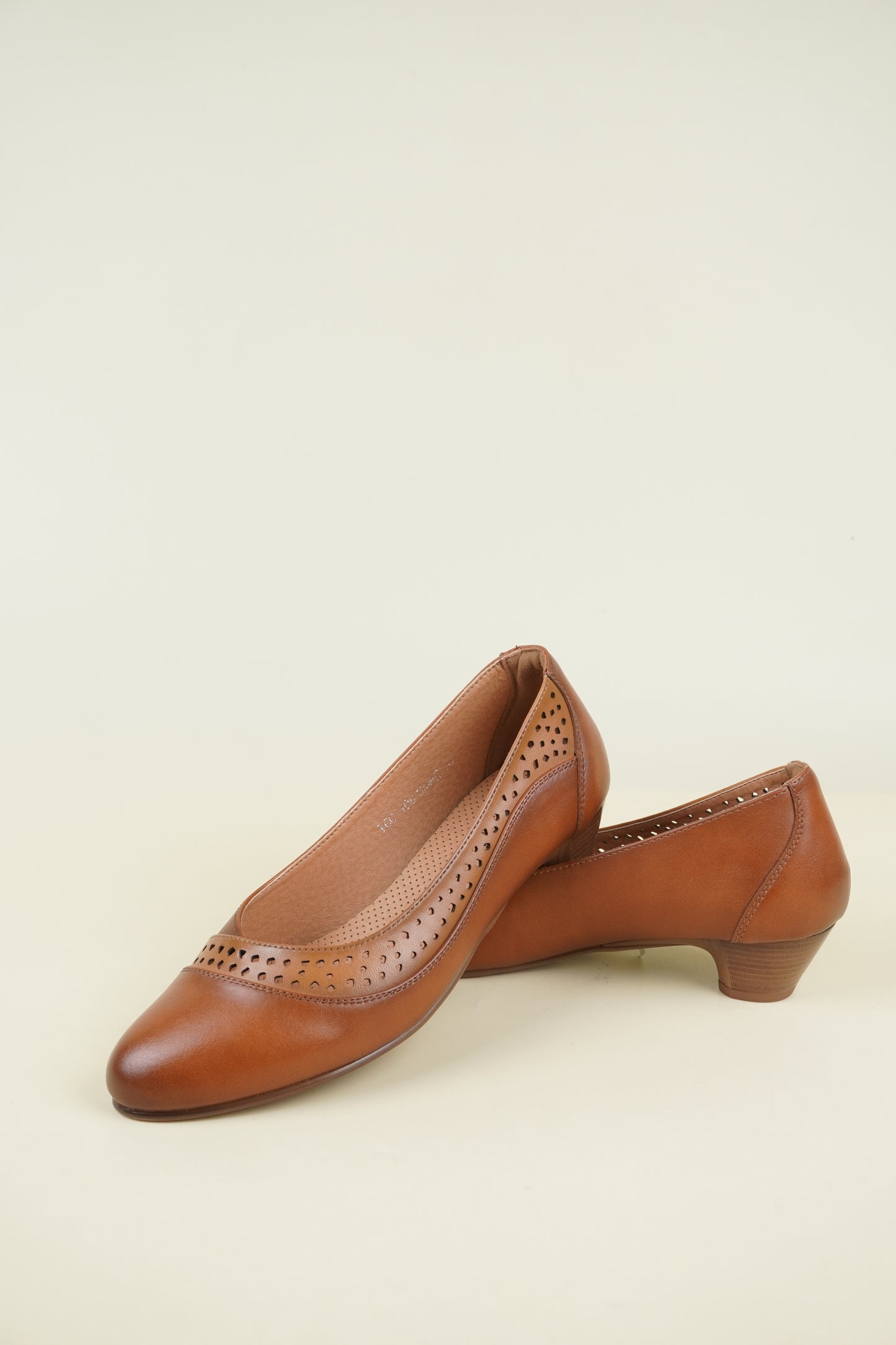 Ladies' Low Heel Pumps - Camel