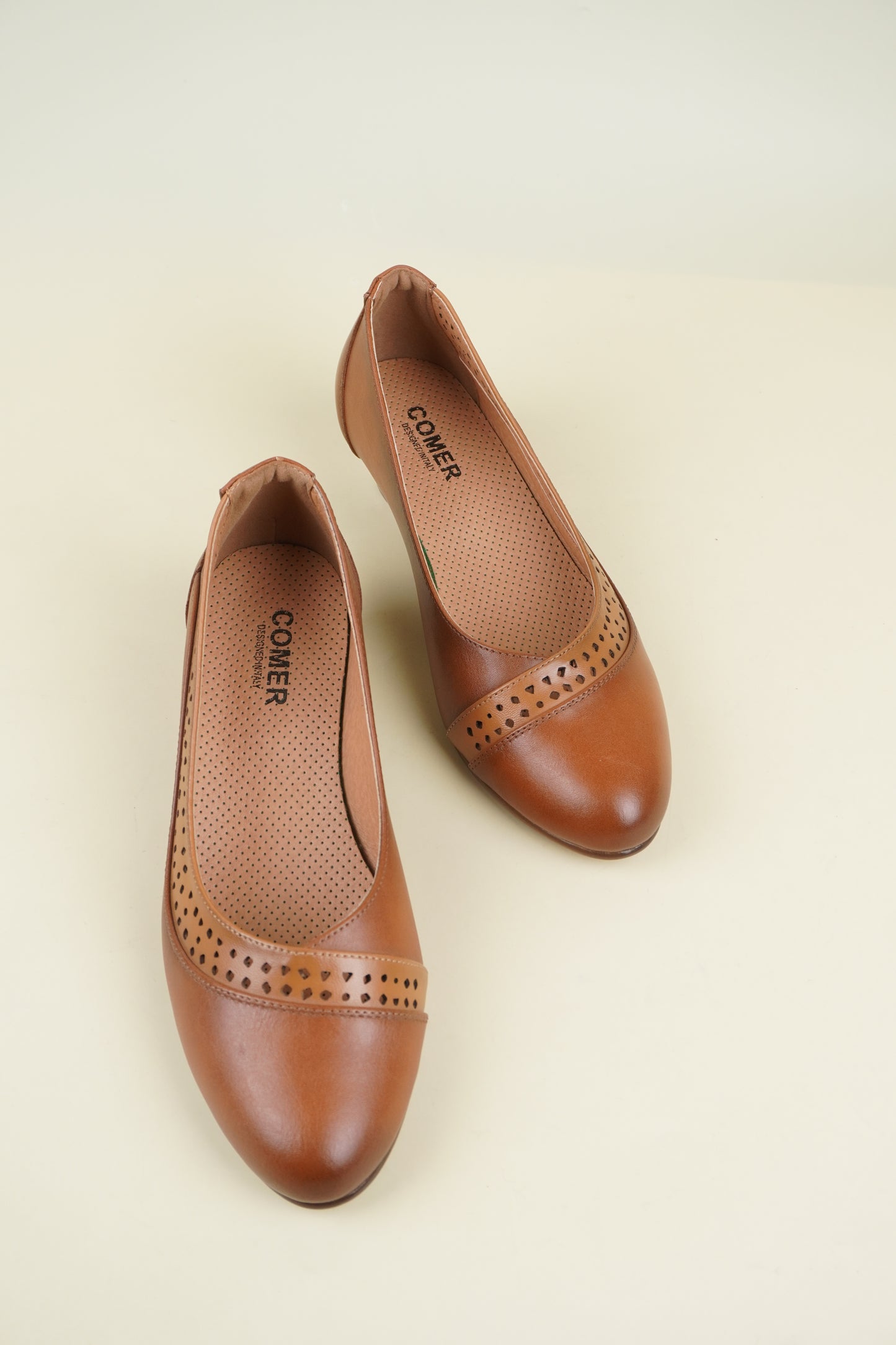 Ladies' Low Heel Pumps - Camel