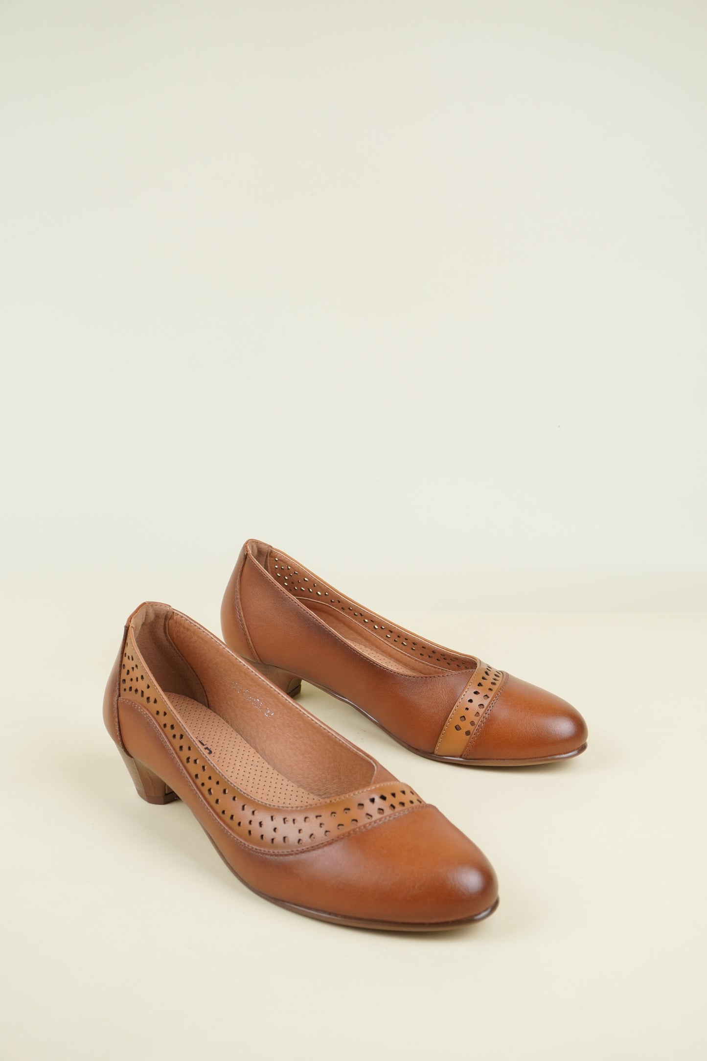 Ladies' Low Heel Pumps - Camel