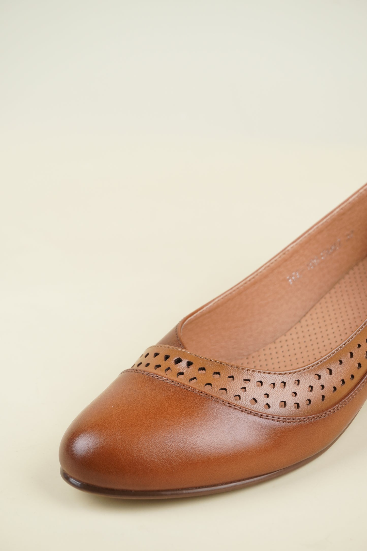 Ladies' Low Heel Pumps - Camel