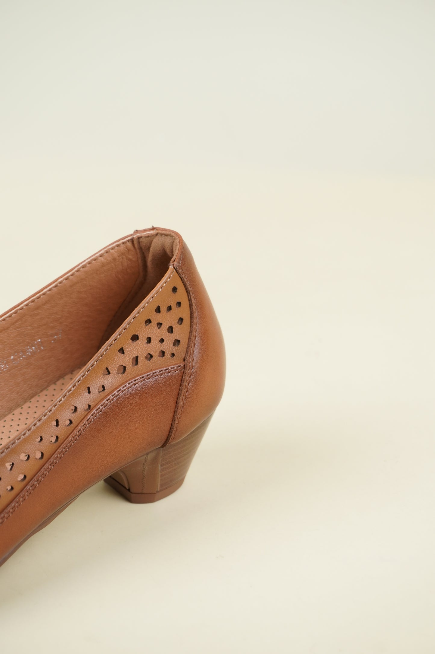 Ladies' Low Heel Pumps - Camel