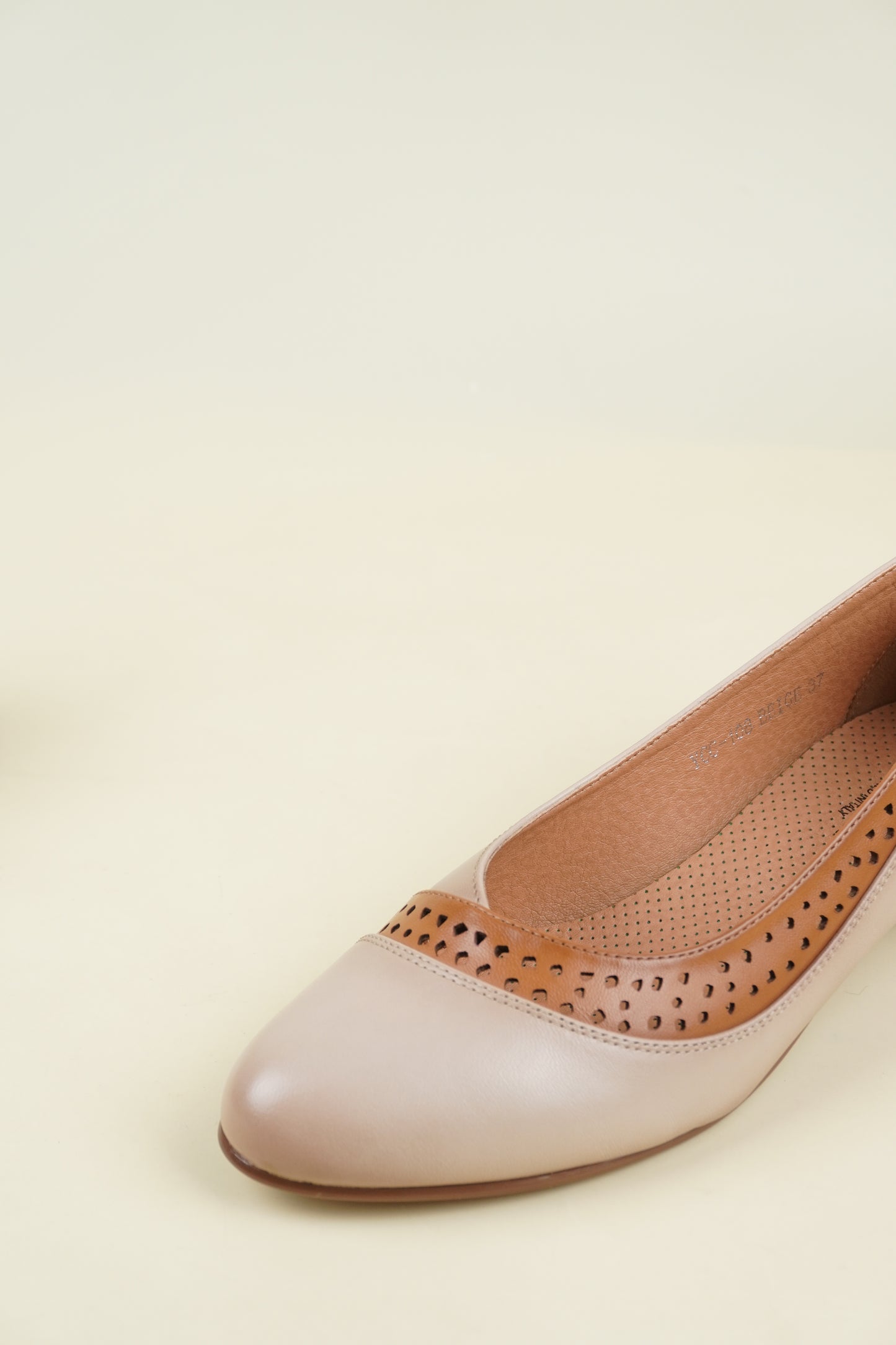 Ladies' Low Heel Pumps - Beige